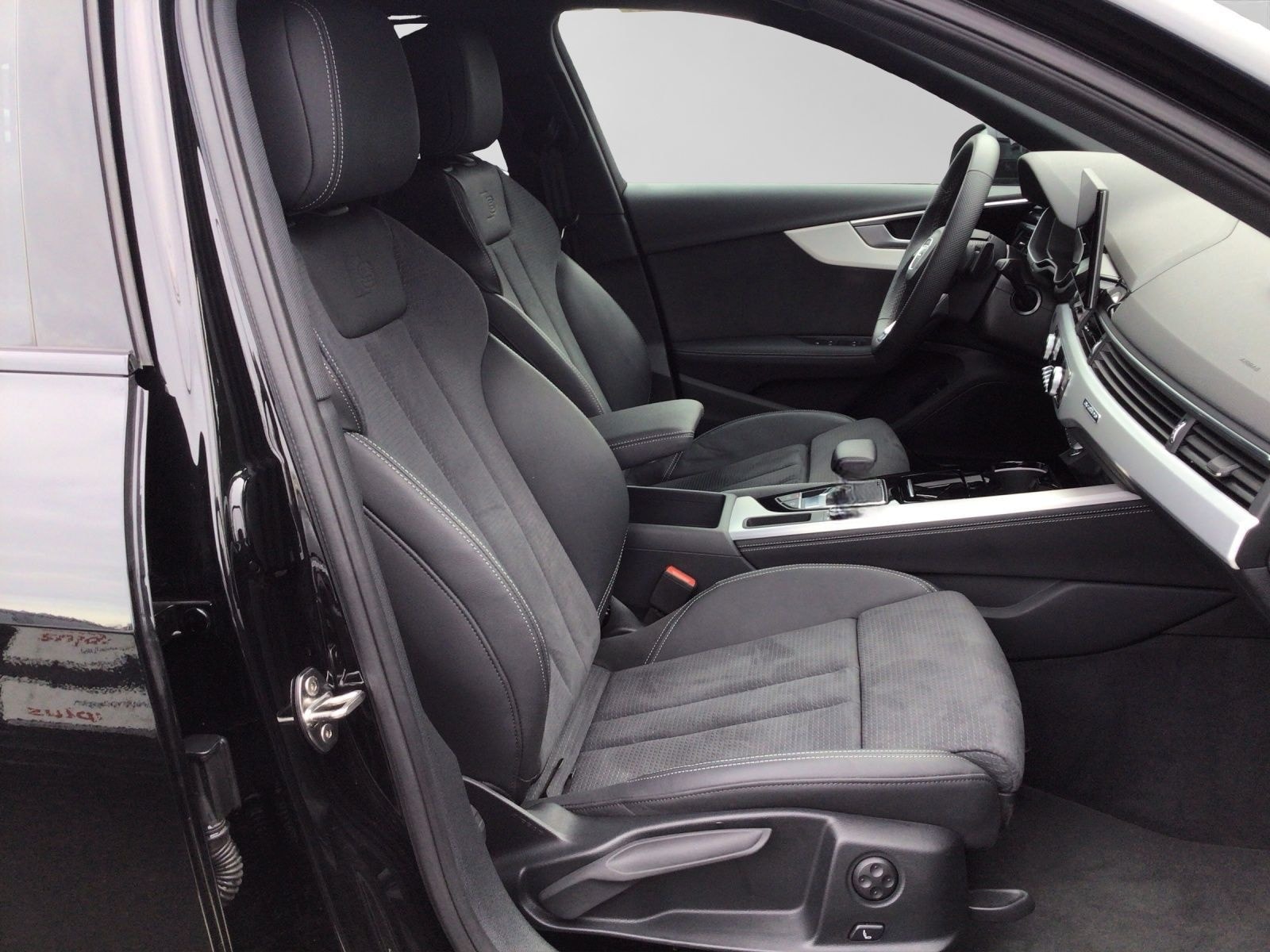 Audi A4 Avant 40 TFSI Q 2x S LINE AHK LM19 MATRIX-LED foto 4