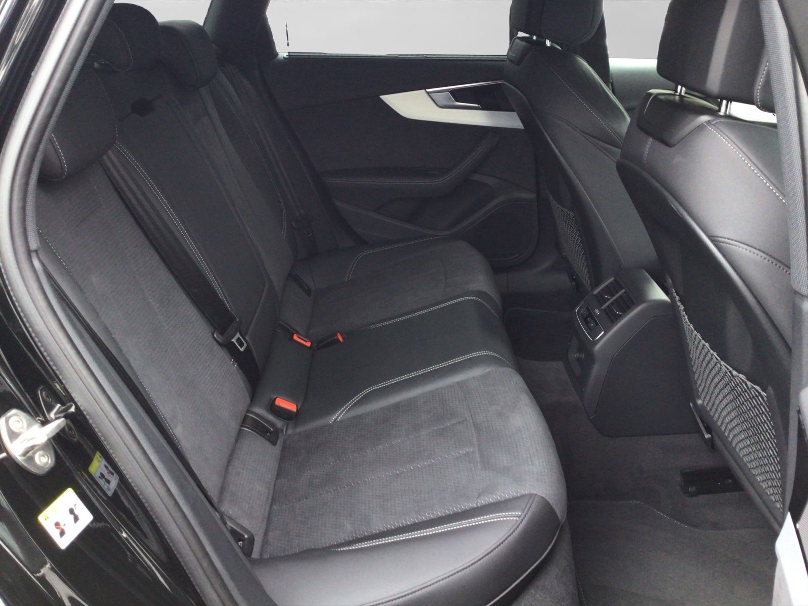 Audi A4 Avant 40 TFSI Q 2x S LINE AHK LM19 MATRIX-LED foto 6