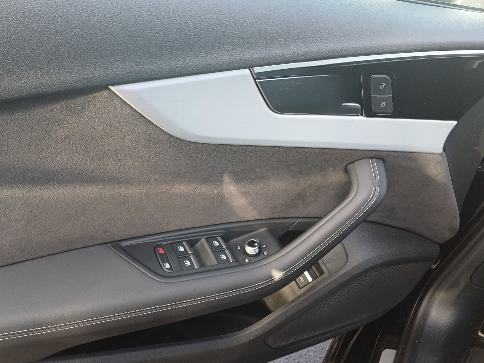 Audi A4 Avant 40 TFSI Q 2x S LINE AHK LM19 MATRIX-LED foto 8