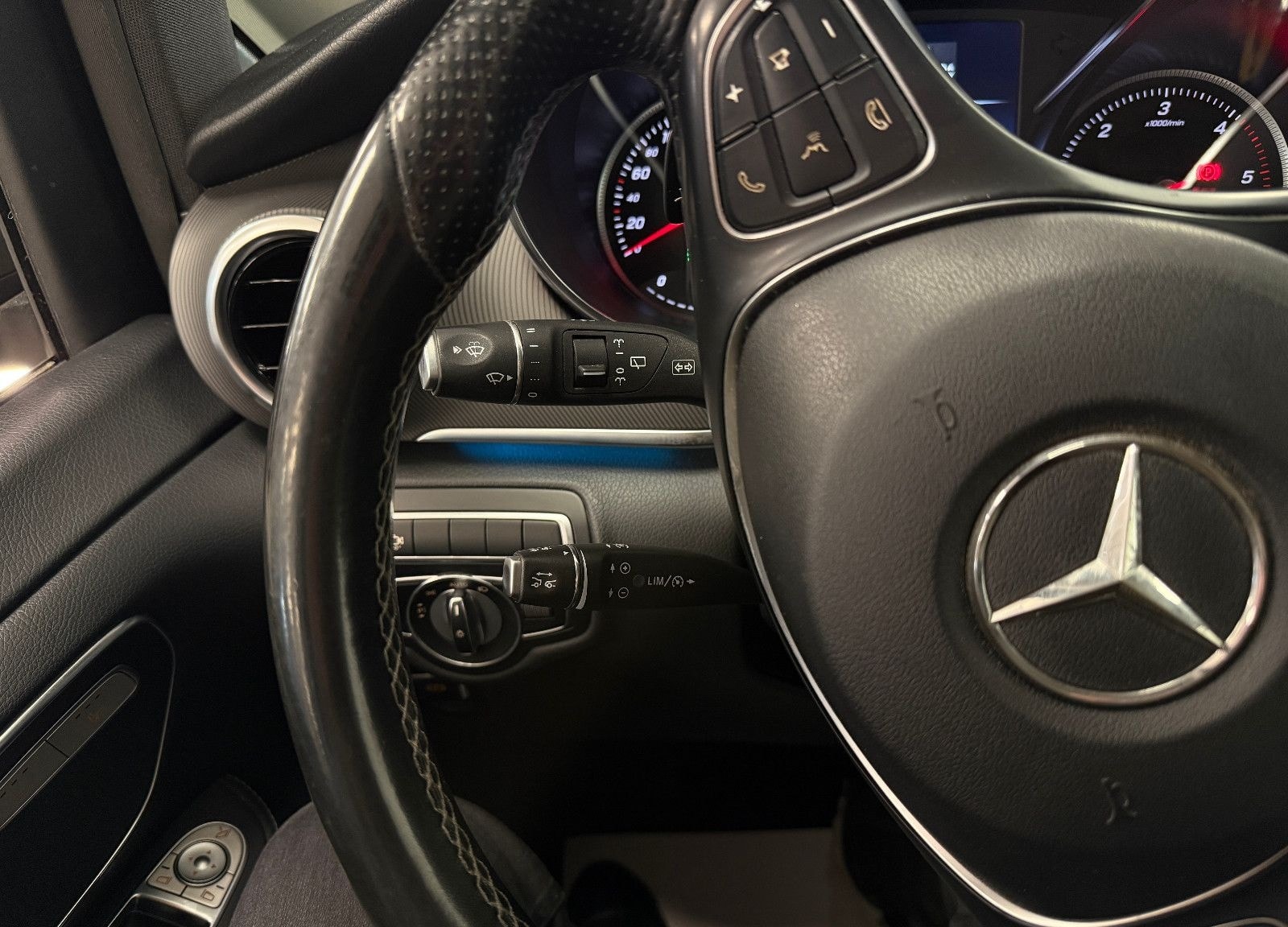 Mercedes-Benz V 220d Avantgarde Lang *8Sitzer*ACC*AHK*360°Kam foto 22