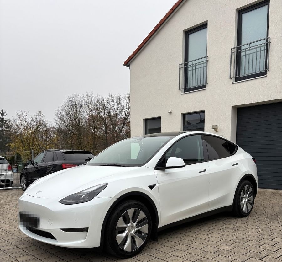 Tesla Model Y Long Range Dual AWD foto 1