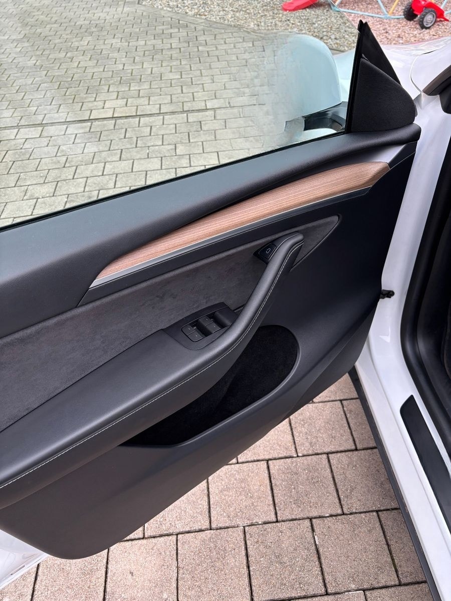 Tesla Model Y Long Range Dual AWD foto 11