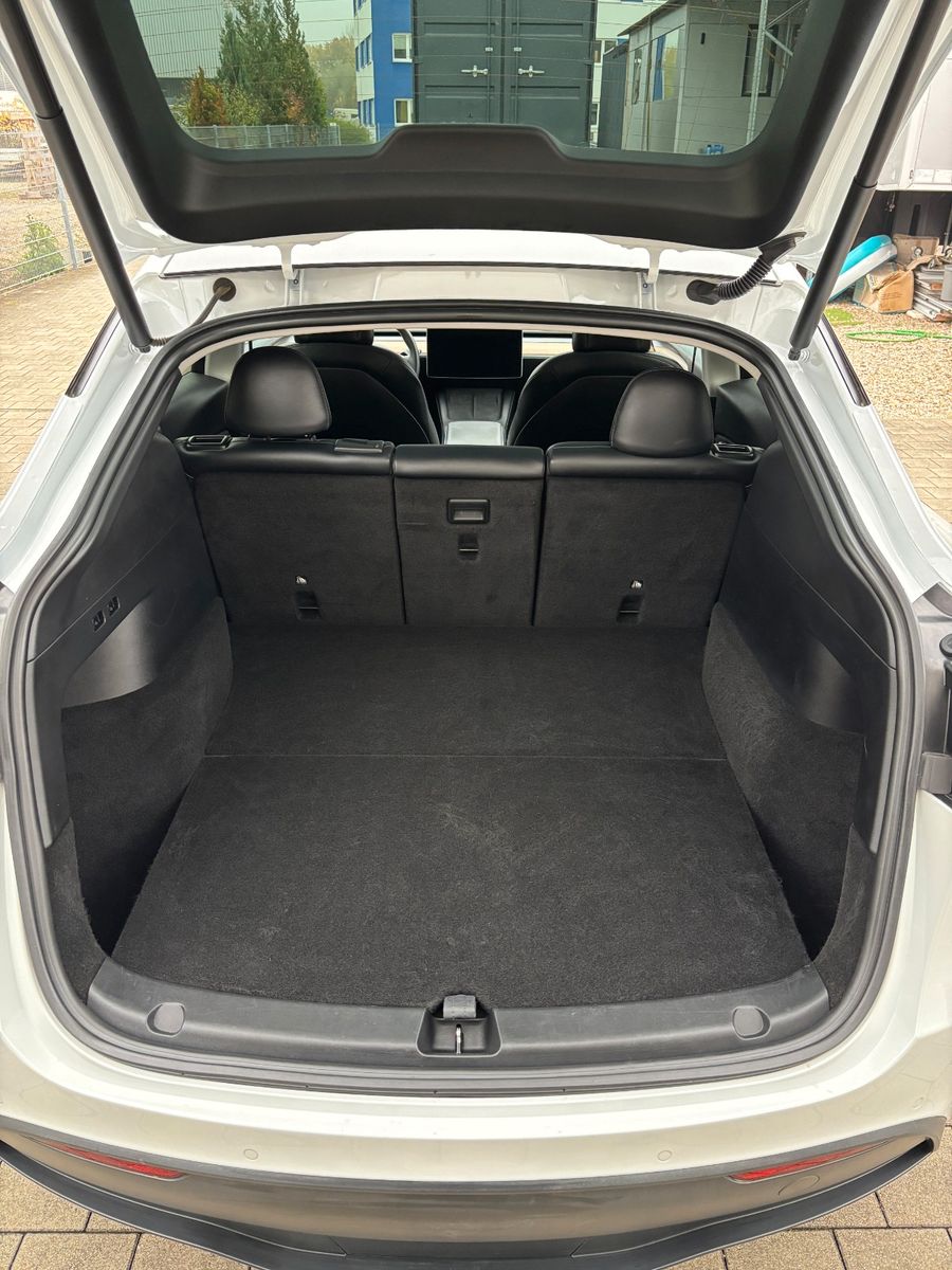 Tesla Model Y Long Range Dual AWD foto 12