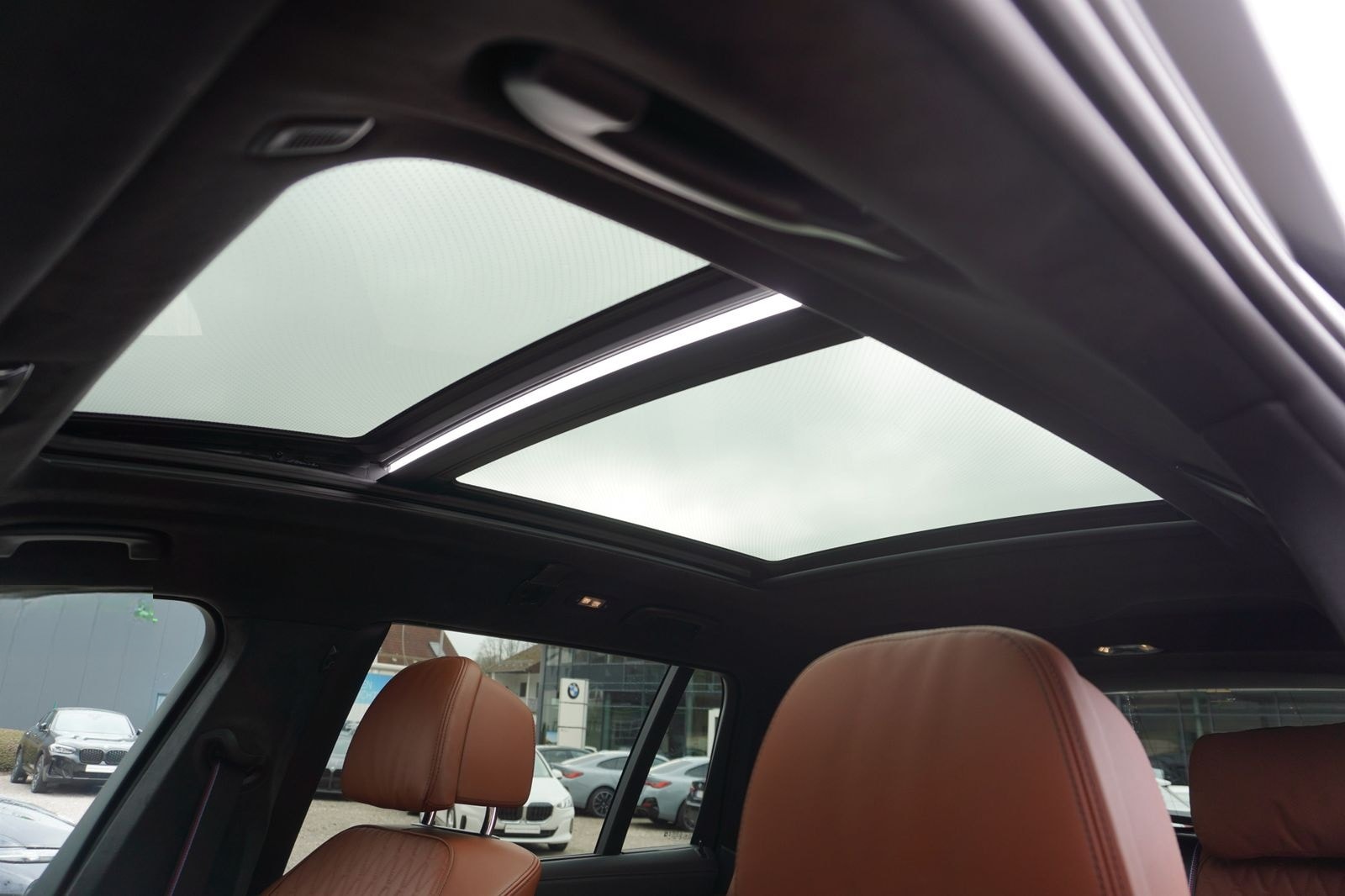 BMW X7 M60i Frozen Black LCI AHK Carbon SkyLounge AC foto 14