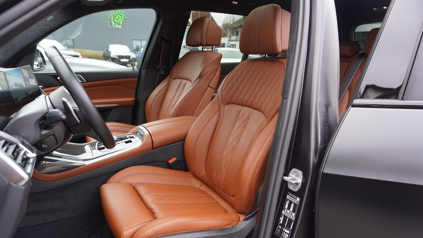 BMW X7 M60i Frozen Black LCI AHK Carbon SkyLounge AC foto 16