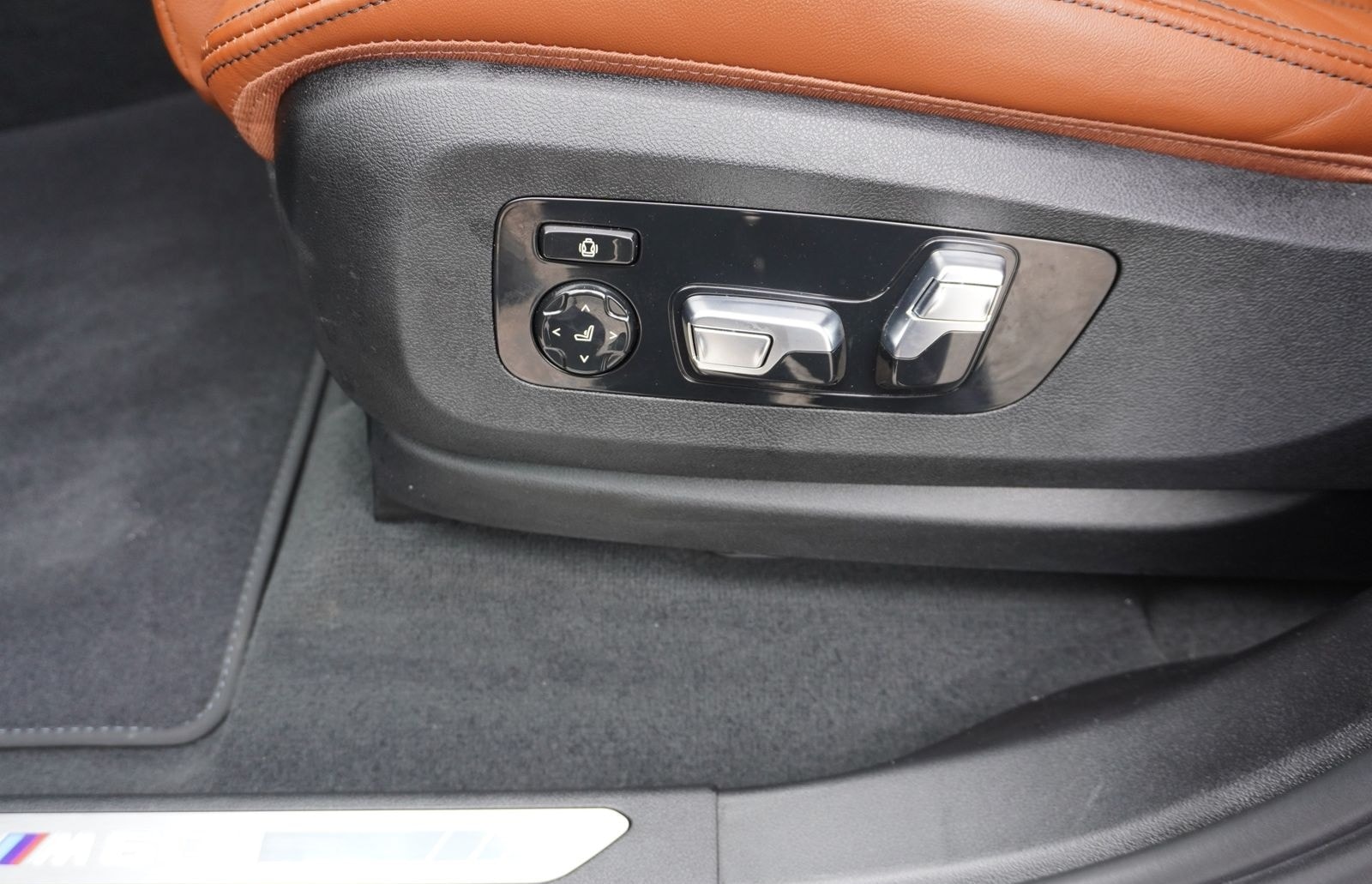 BMW X7 M60i Frozen Black LCI AHK Carbon SkyLounge AC foto 17