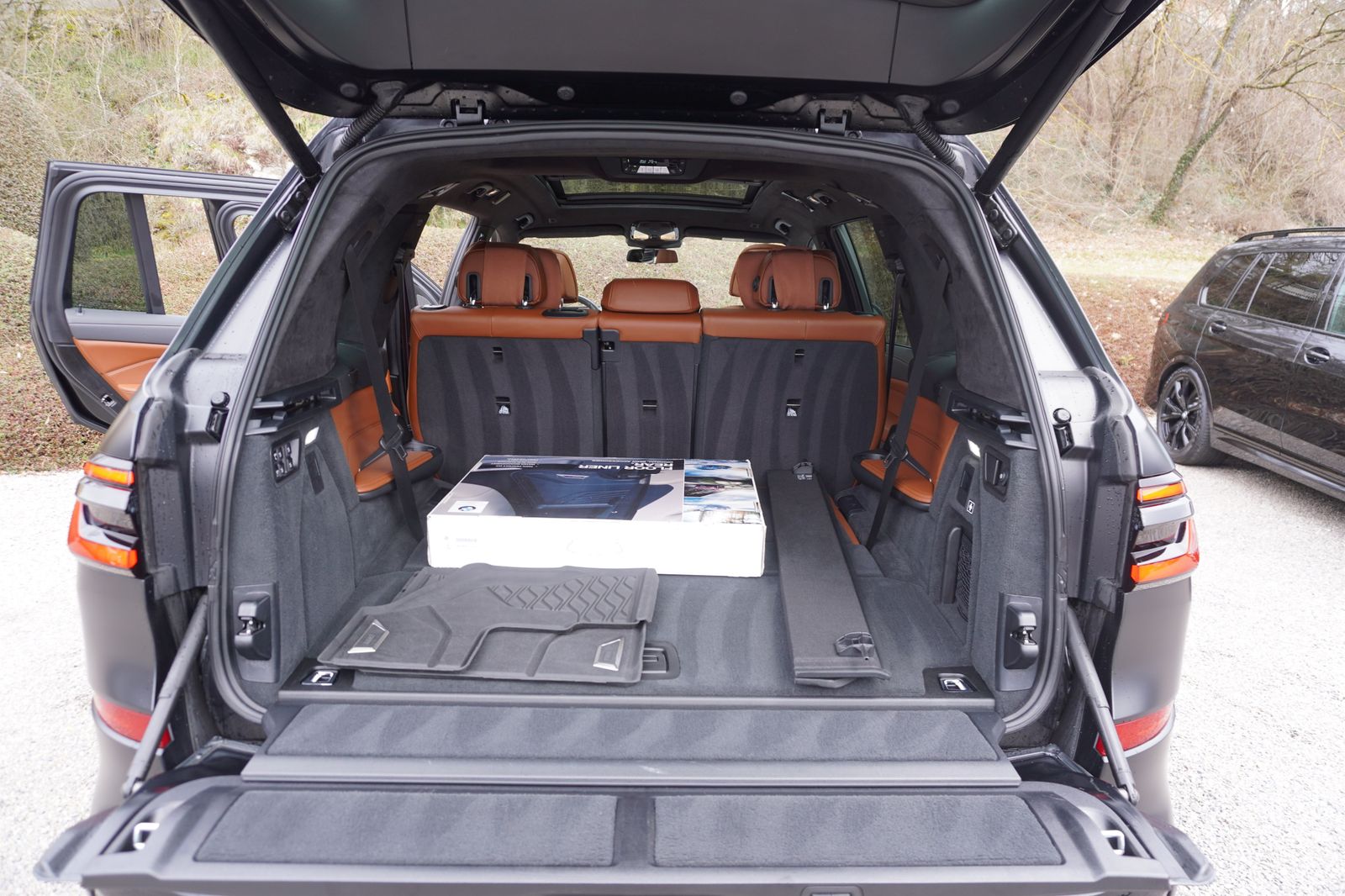 BMW X7 M60i Frozen Black LCI AHK Carbon SkyLounge AC foto 21