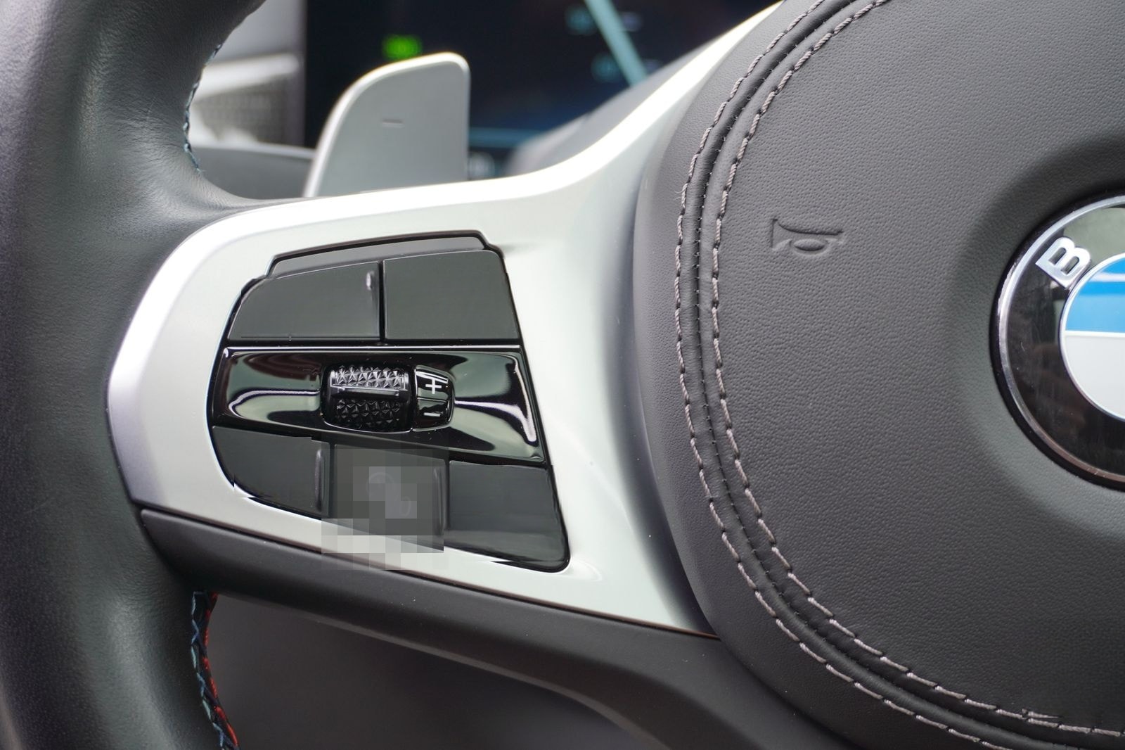 BMW X7 M60i Frozen Black LCI AHK Carbon SkyLounge AC foto 9