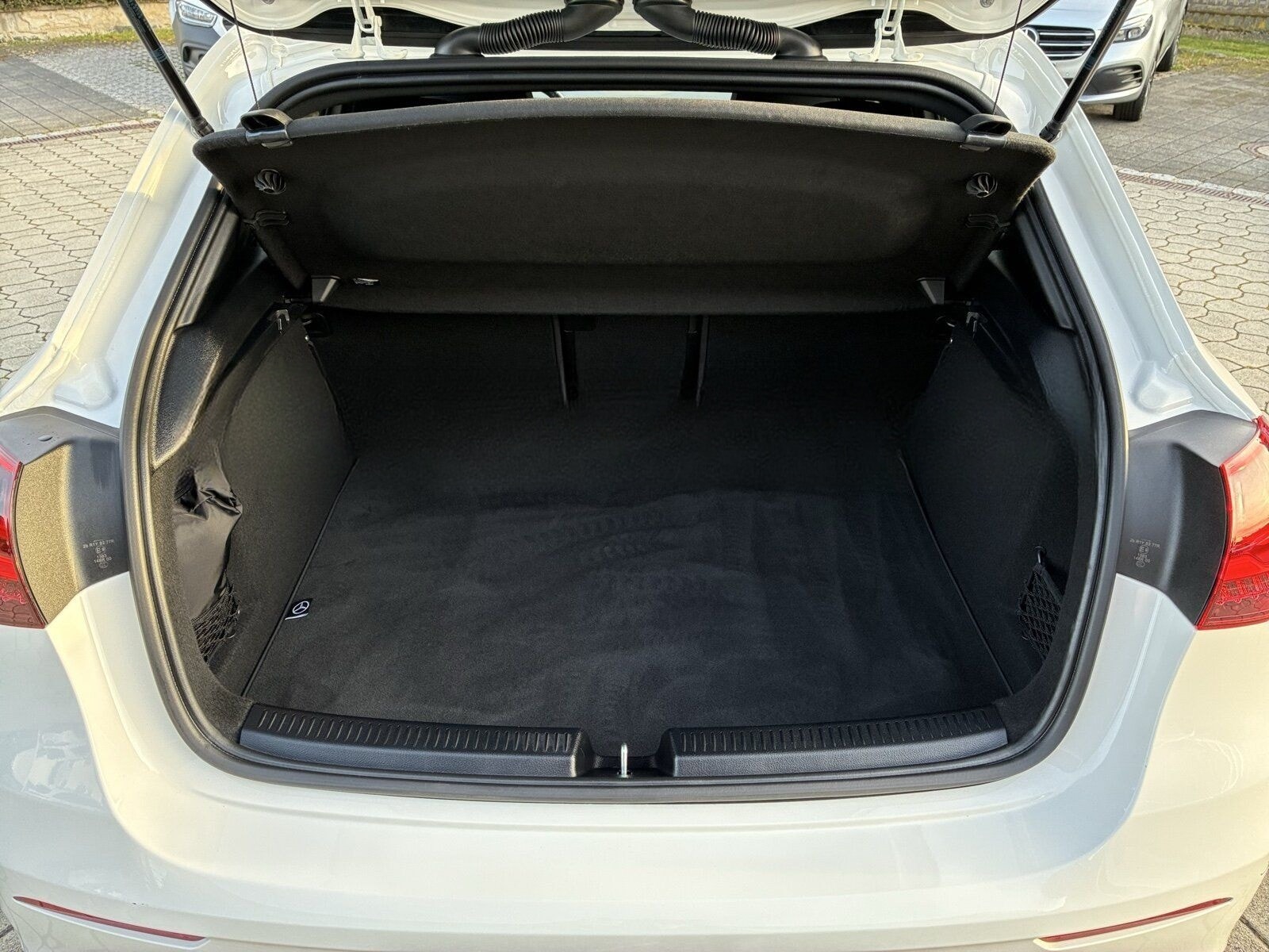 Mercedes-Benz A220d AMG ADV+ STDHZG DISTR MBEAM NIGHT 360 KYGO foto 7