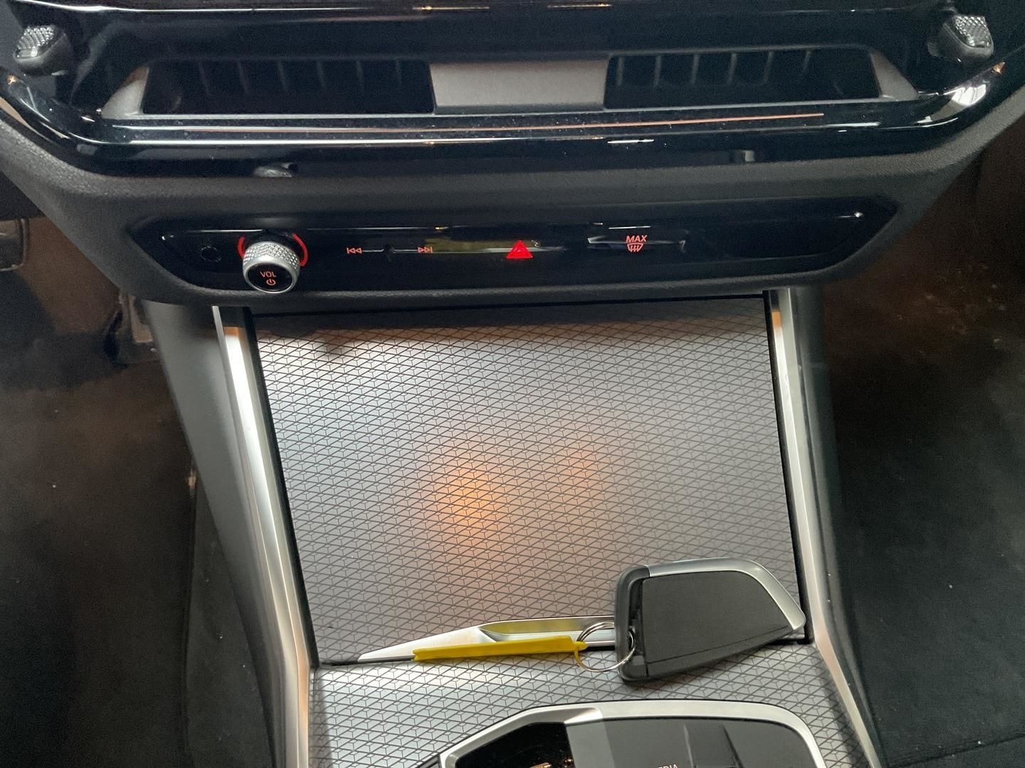 BMW 330 i xDrive M Sportpaket LED ACC Navi Digi-CP   foto 12