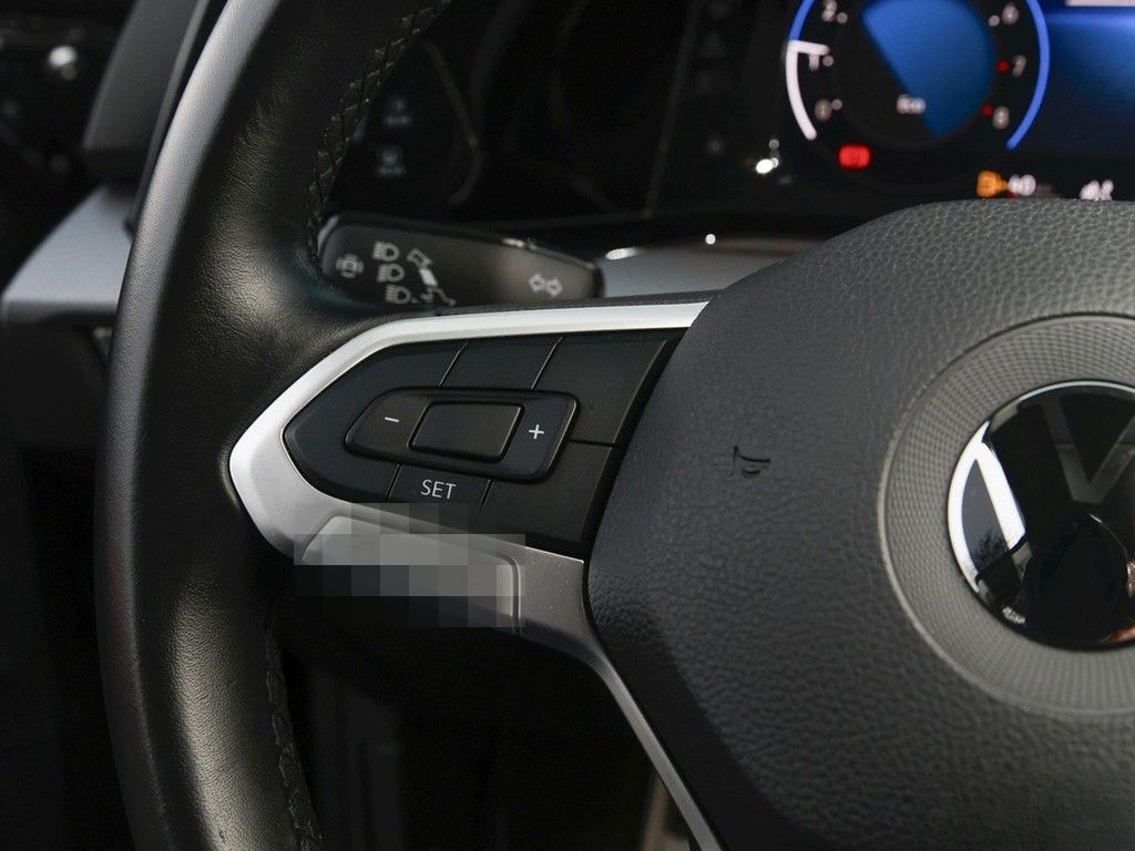 Volkswagen Golf VIII Lim. 1.5 TSI Active *Navi*Kamera*HuD* foto 16