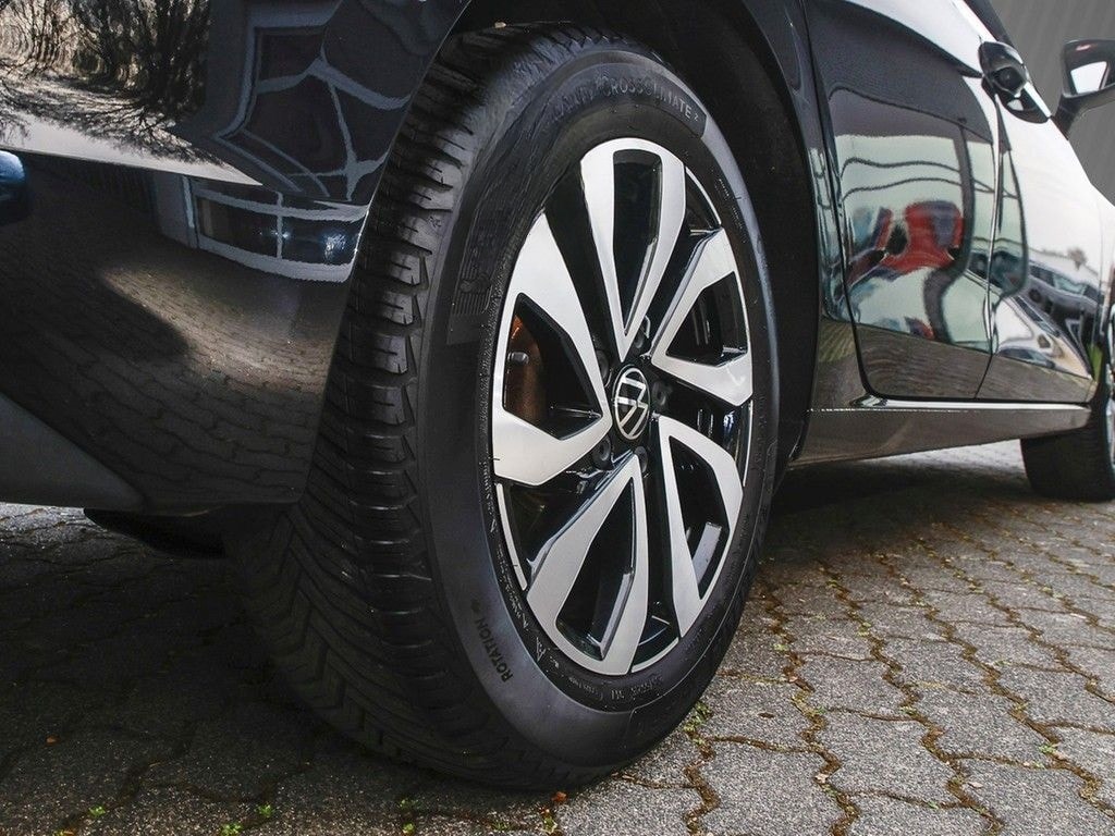 Volkswagen Golf VIII Lim. 1.5 TSI Active *Navi*Kamera*HuD* foto 5