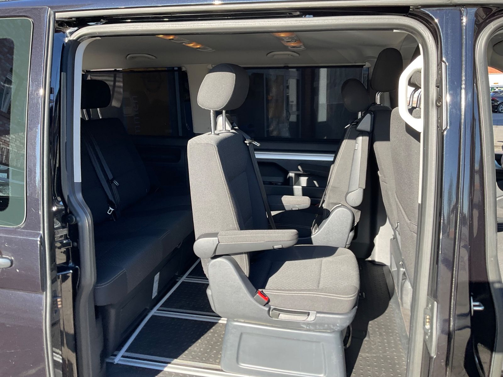 Volkswagen T6 Multivan Trendline 2,0 TDI foto 13