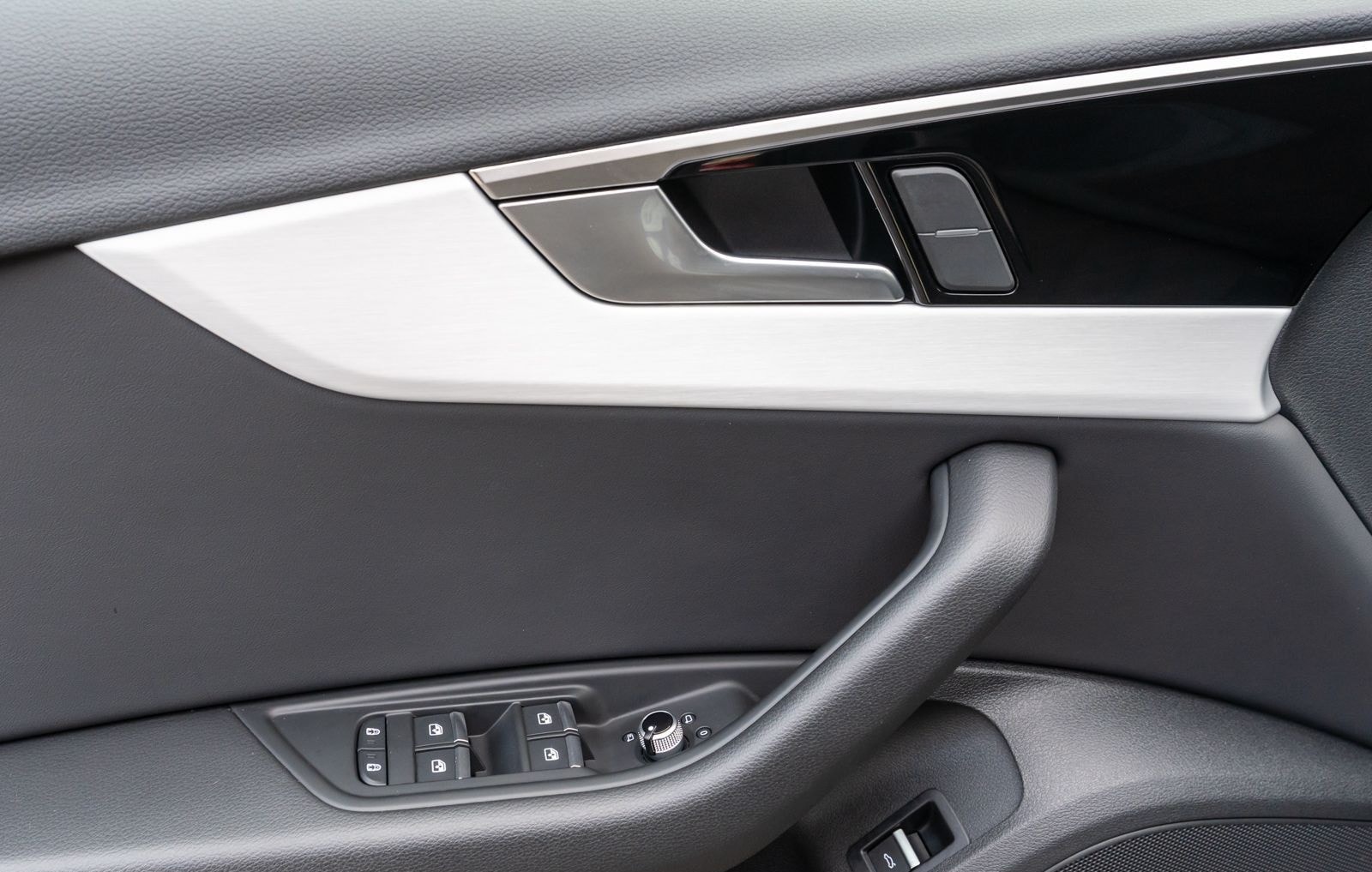 Audi A4 Avant S line 40 TDI quattro NAVI LED 360° AHK foto 11