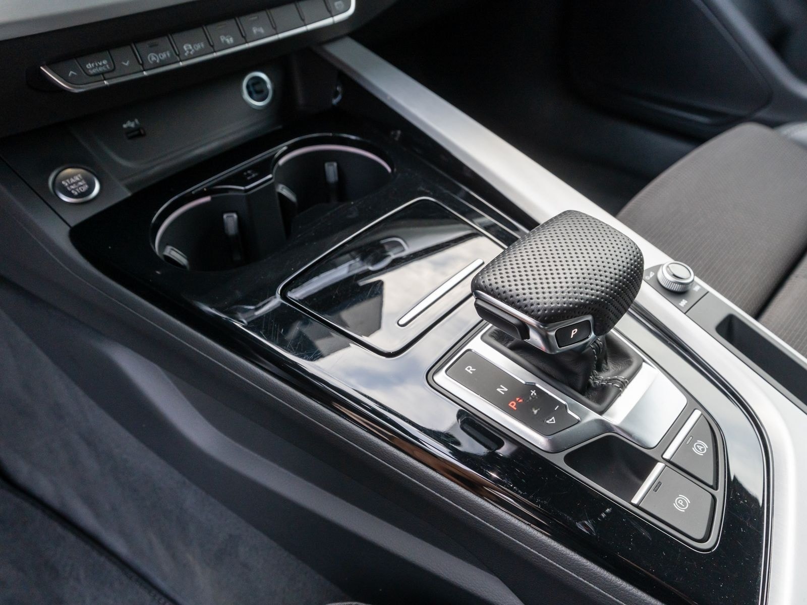 Audi A4 Avant S line 40 TDI quattro NAVI LED 360° AHK foto 14