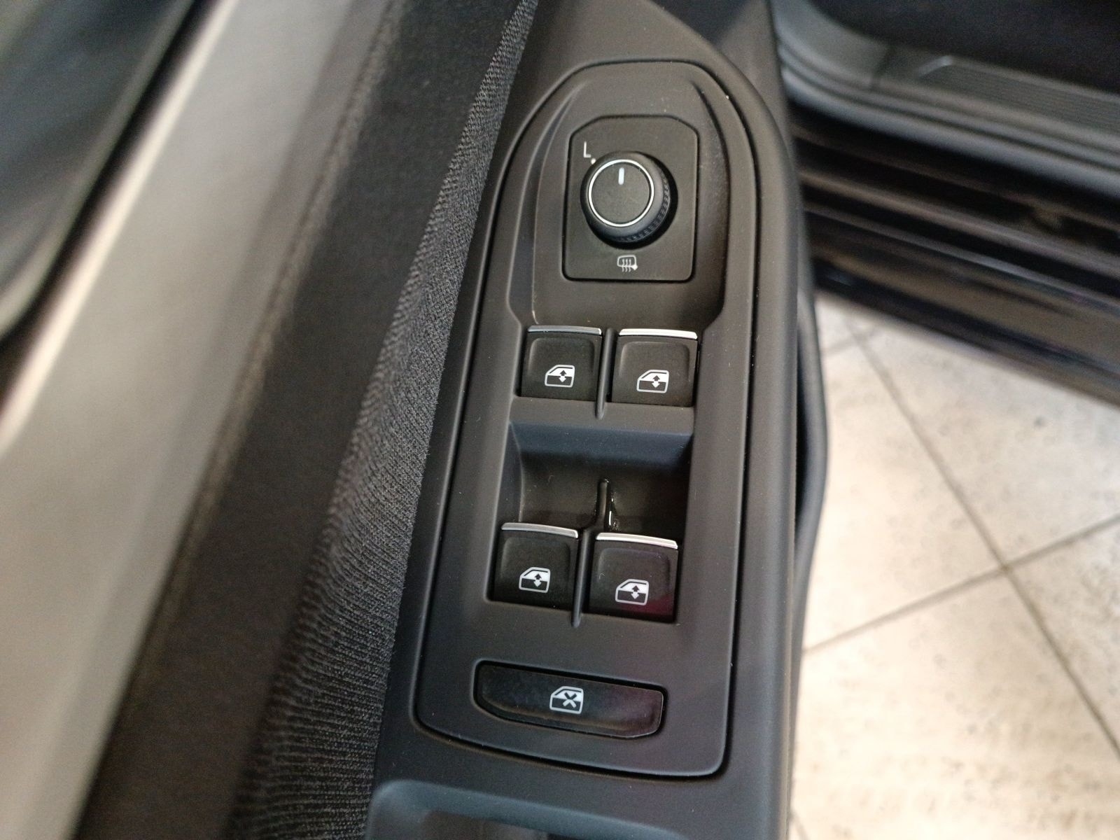 Volkswagen Golf VIII Var. 1.5 TSI LIFE AHK*RFK*ACC*App-Con. foto 15