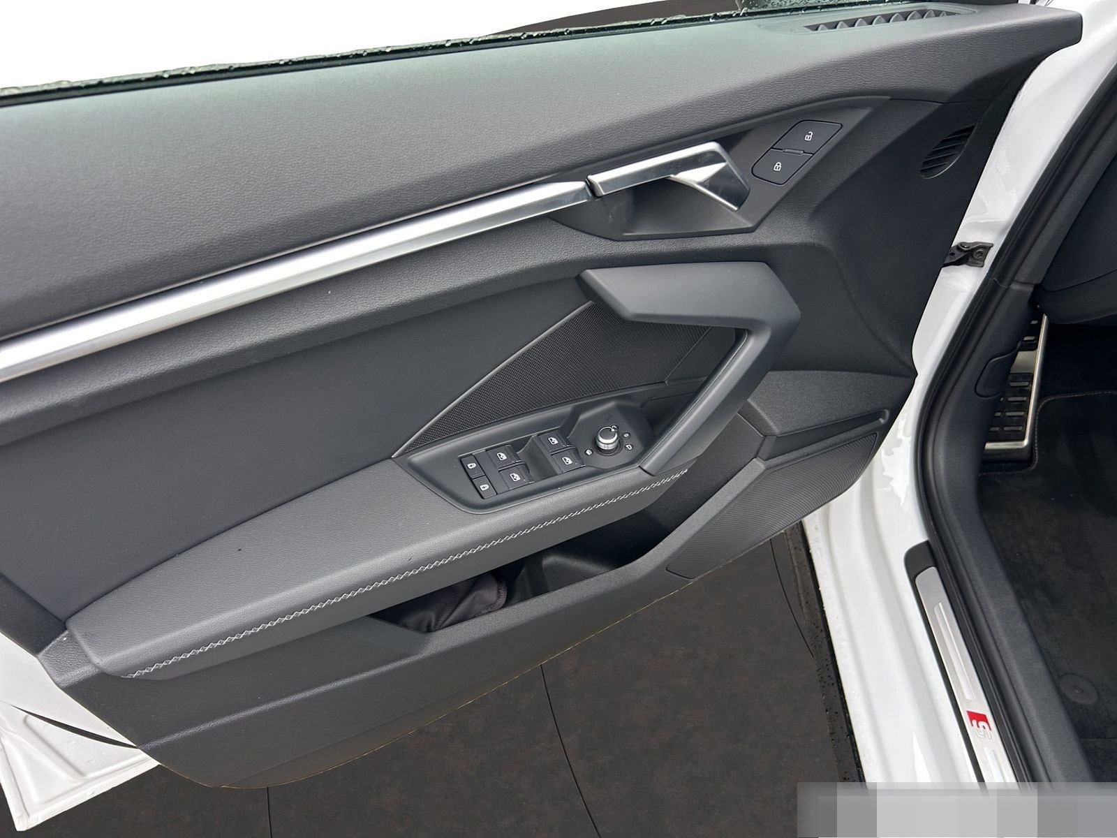 Audi S3 2.0 TFSI 228kW S tronic Glasdach Sitzheizung foto 12