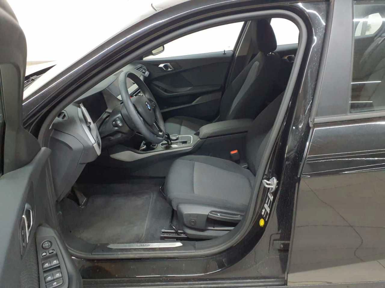 BMW 118d Aut. Advantage Navi SHZ LED foto 3