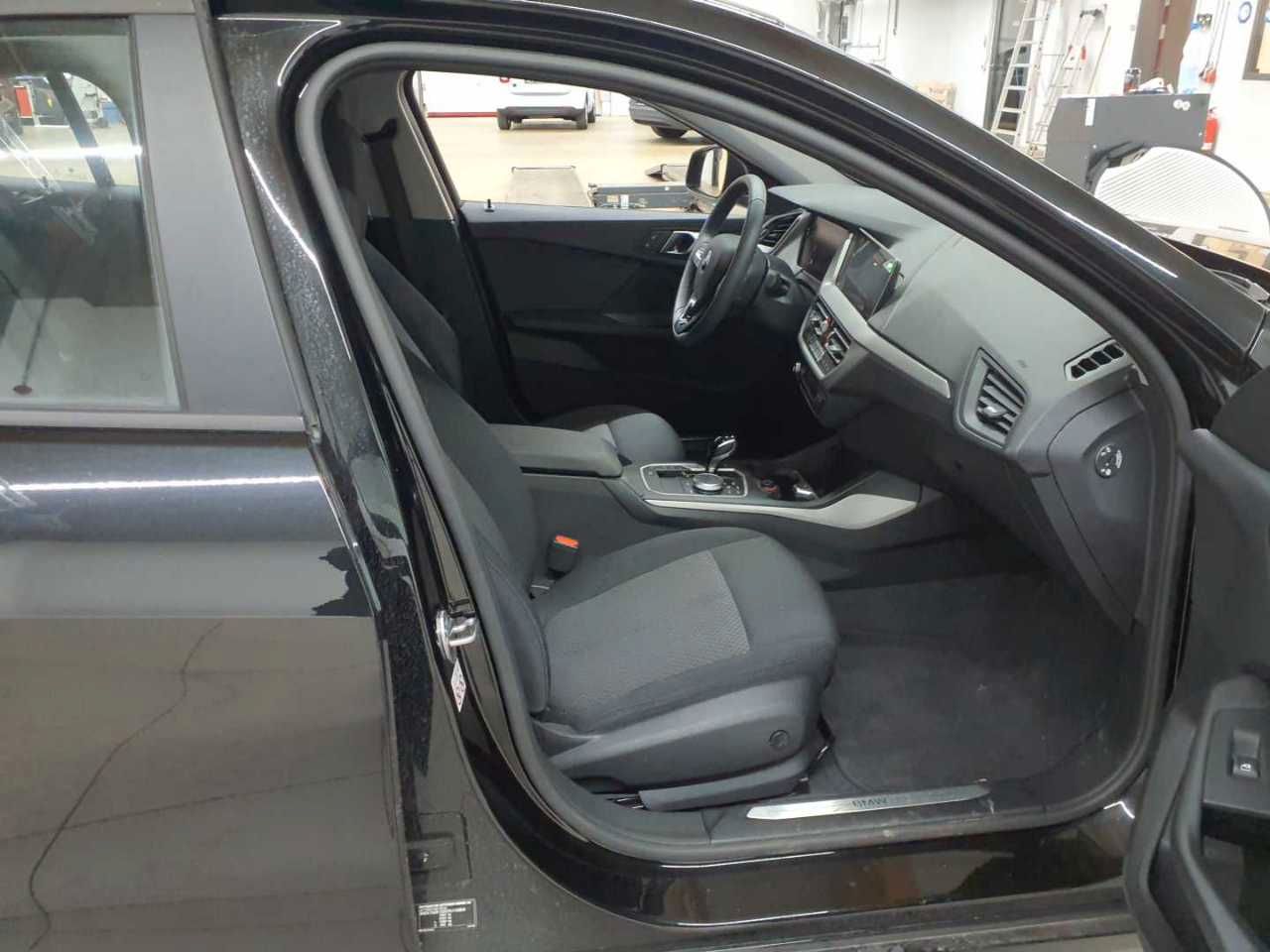 BMW 118d Aut. Advantage Navi SHZ LED foto 10