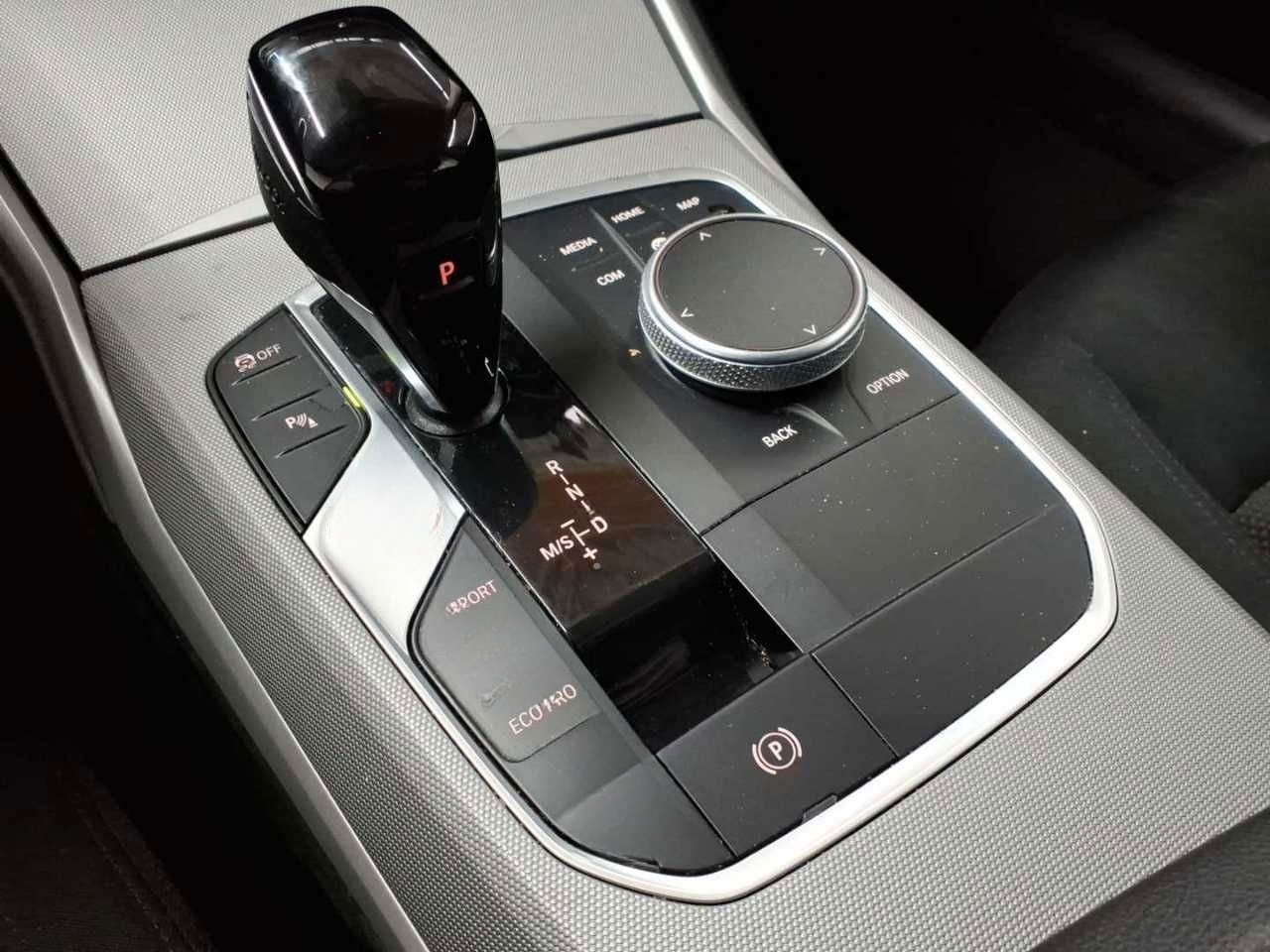 BMW 318d Touring Aut. Navi SHZ LED foto 15