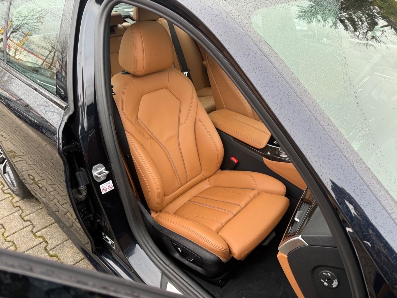 BMW 520d M-Sport*Glasdach*Harman*Kamera*AHK*4 Zonen foto 12