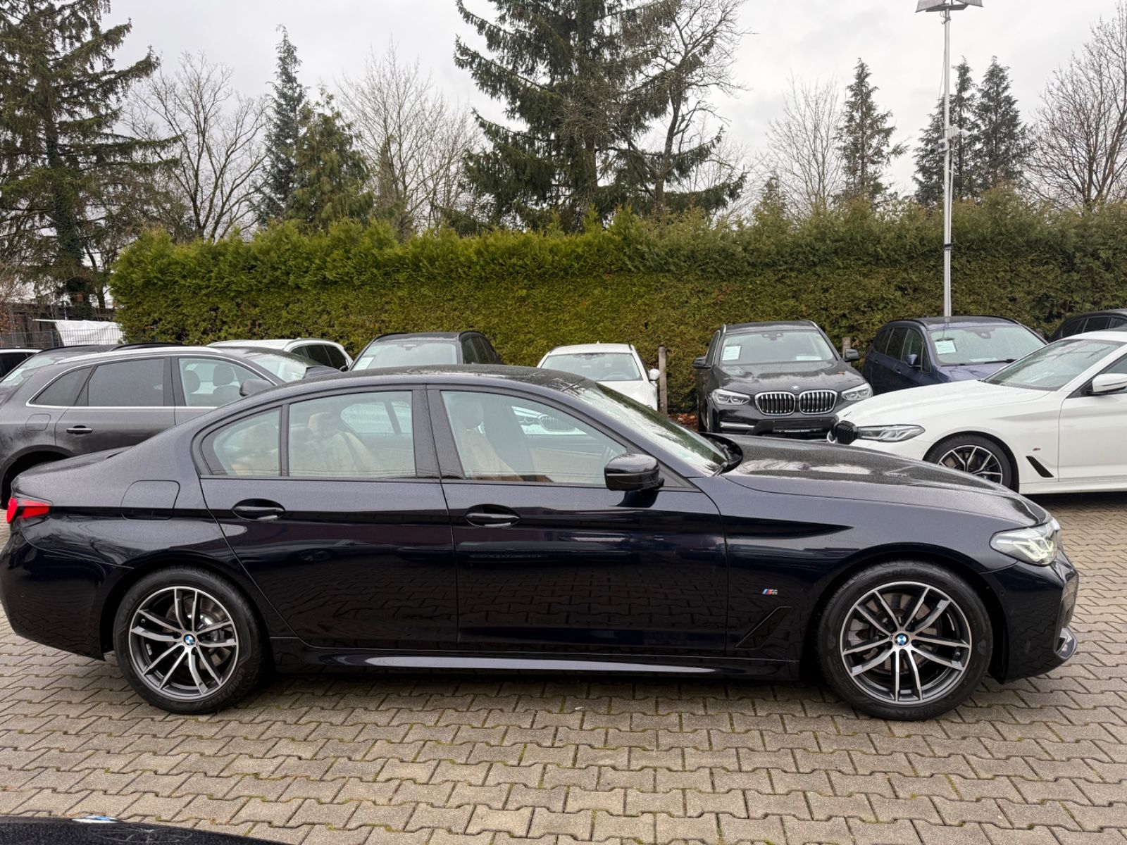BMW 520d M-Sport*Glasdach*Harman*Kamera*AHK*4 Zonen foto 5