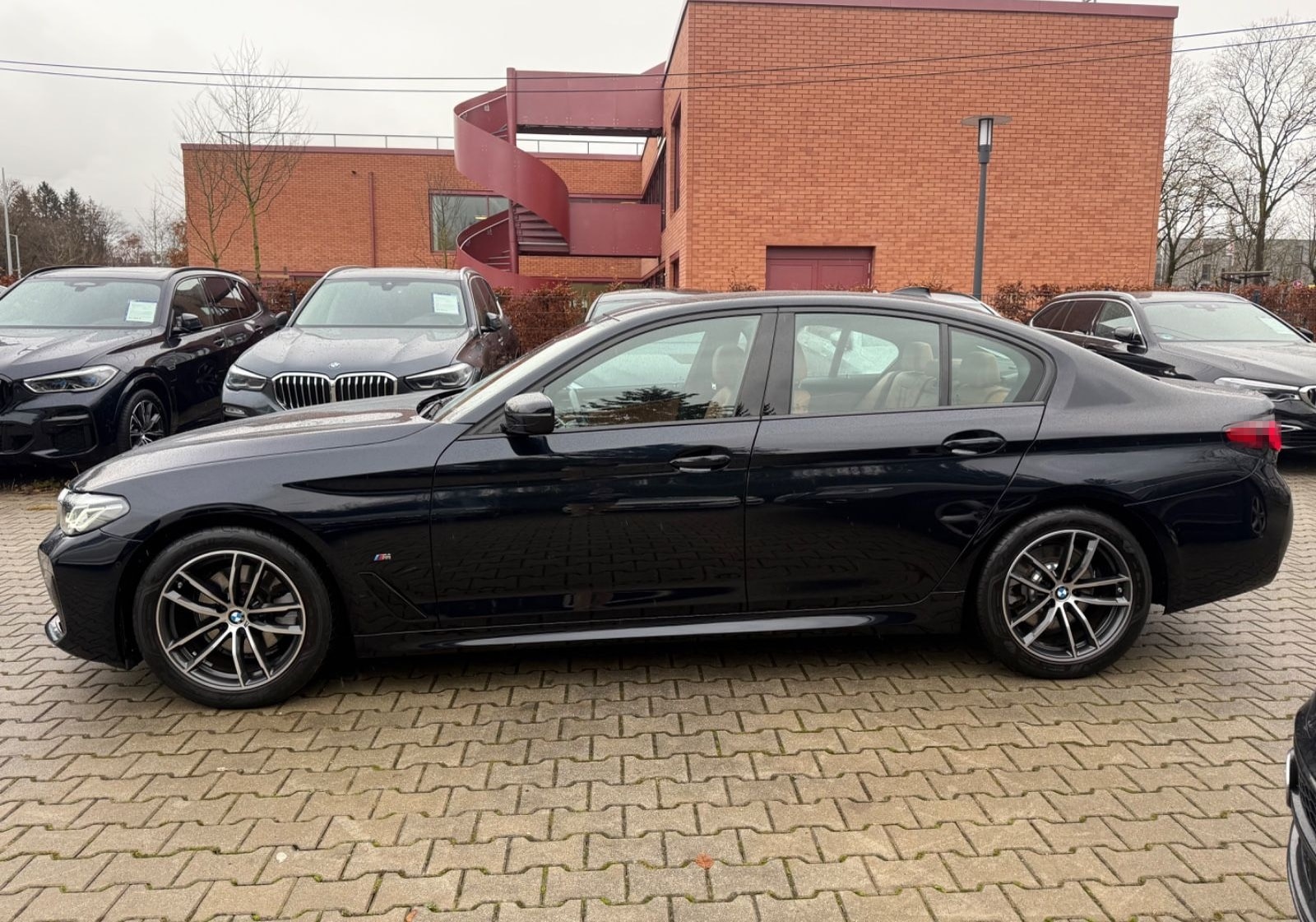 BMW 520d M-Sport*Glasdach*Harman*Kamera*AHK*4 Zonen foto 7
