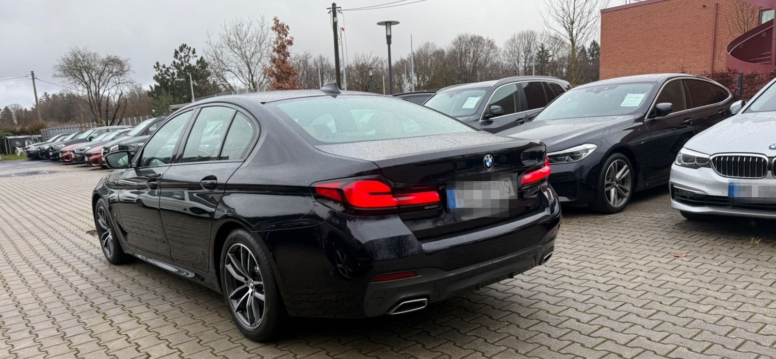 BMW 520d M-Sport*Glasdach*Harman*Kamera*AHK*4 Zonen foto 8