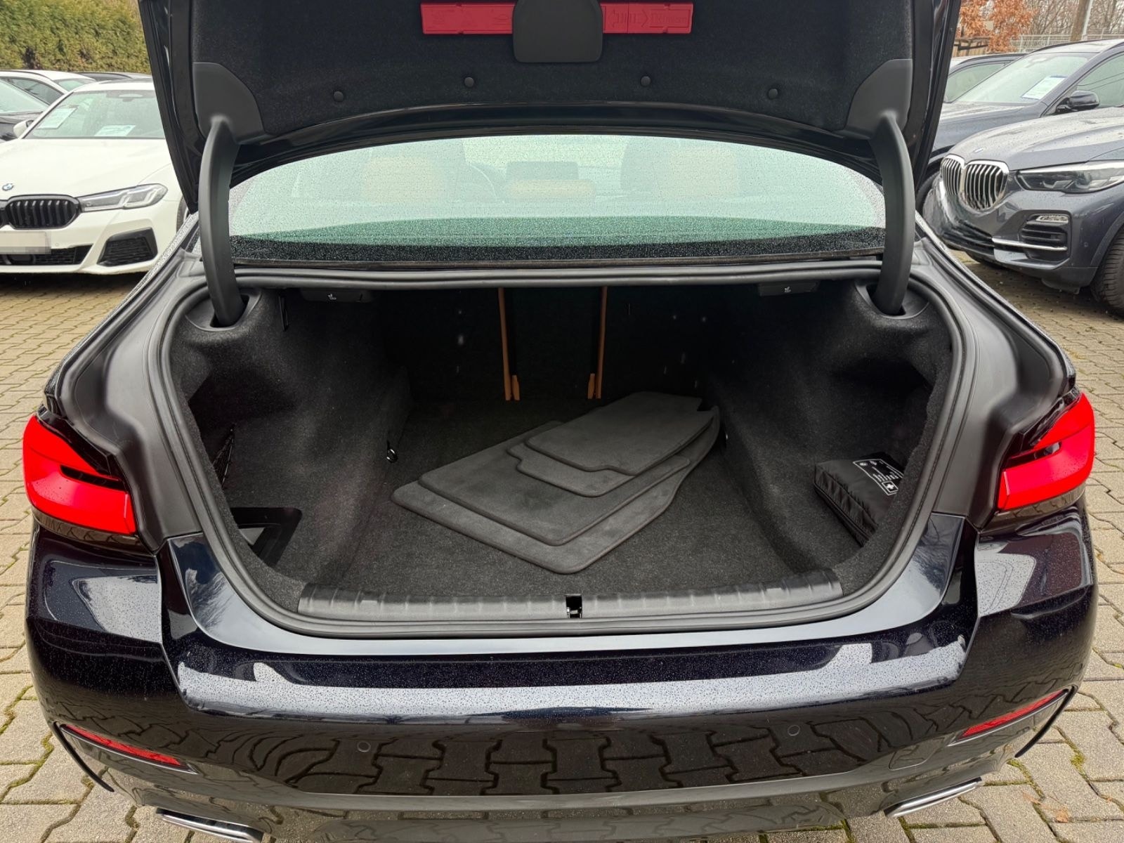 BMW 520d M-Sport*Glasdach*Harman*Kamera*AHK*4 Zonen foto 9