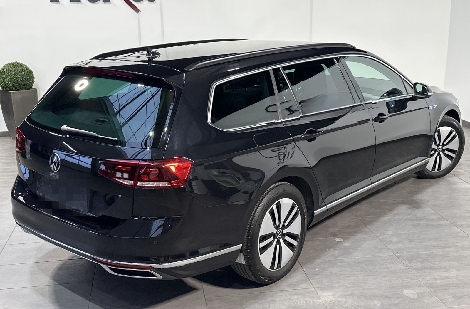 Volkswagen Passat Variant GTE NAV+LED+AHK+VCOCK+KAM+17ZO+PP foto 5