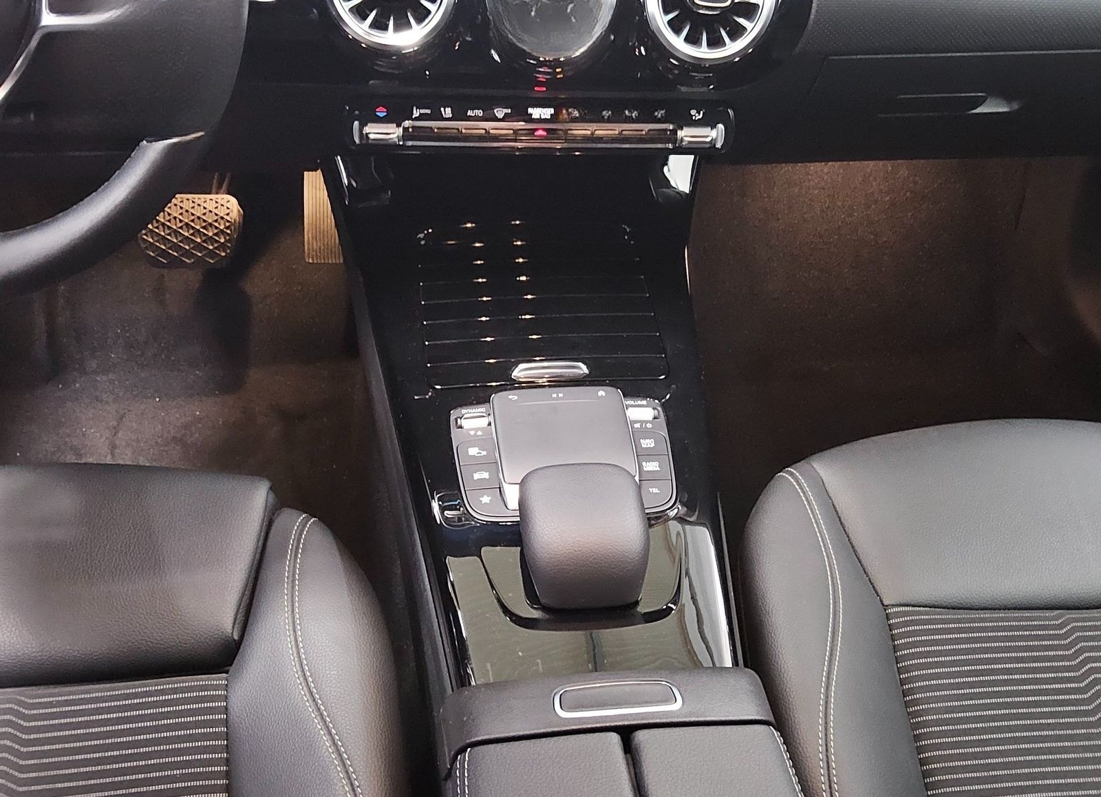 Mercedes-Benz A 250 e Progressive T-Leder Navi LED RfK Shz foto 6