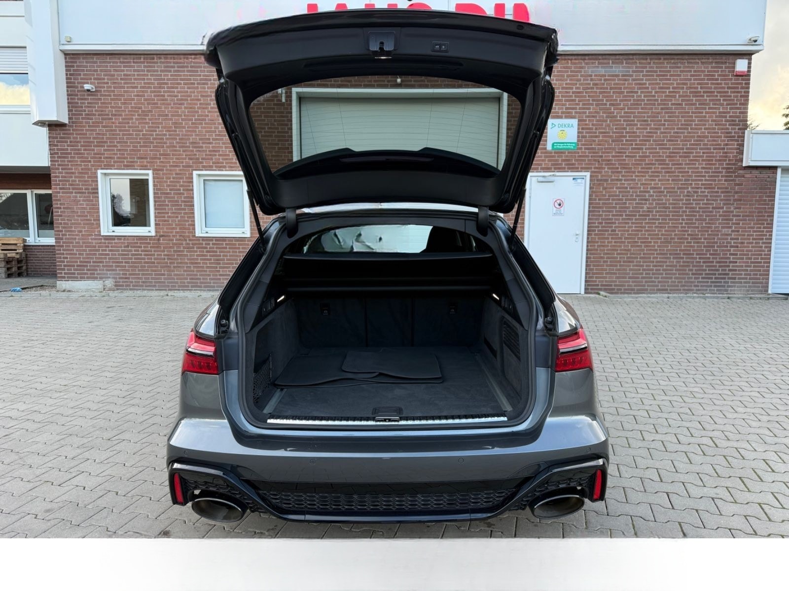 Audi RS6 Avant 4.0 TFSI quattro foto 16