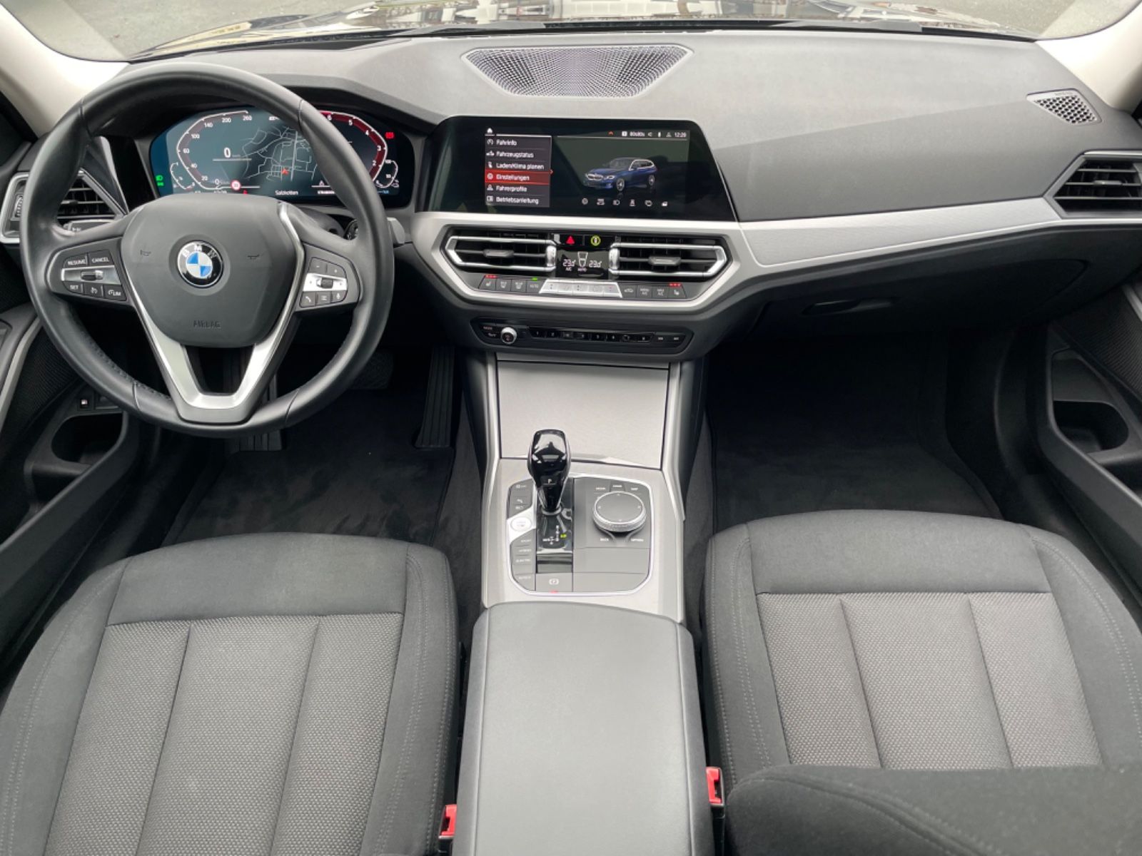 BMW 330e Advantage HeadUp PANO VirtuCock Kamera 1.Hd foto 25