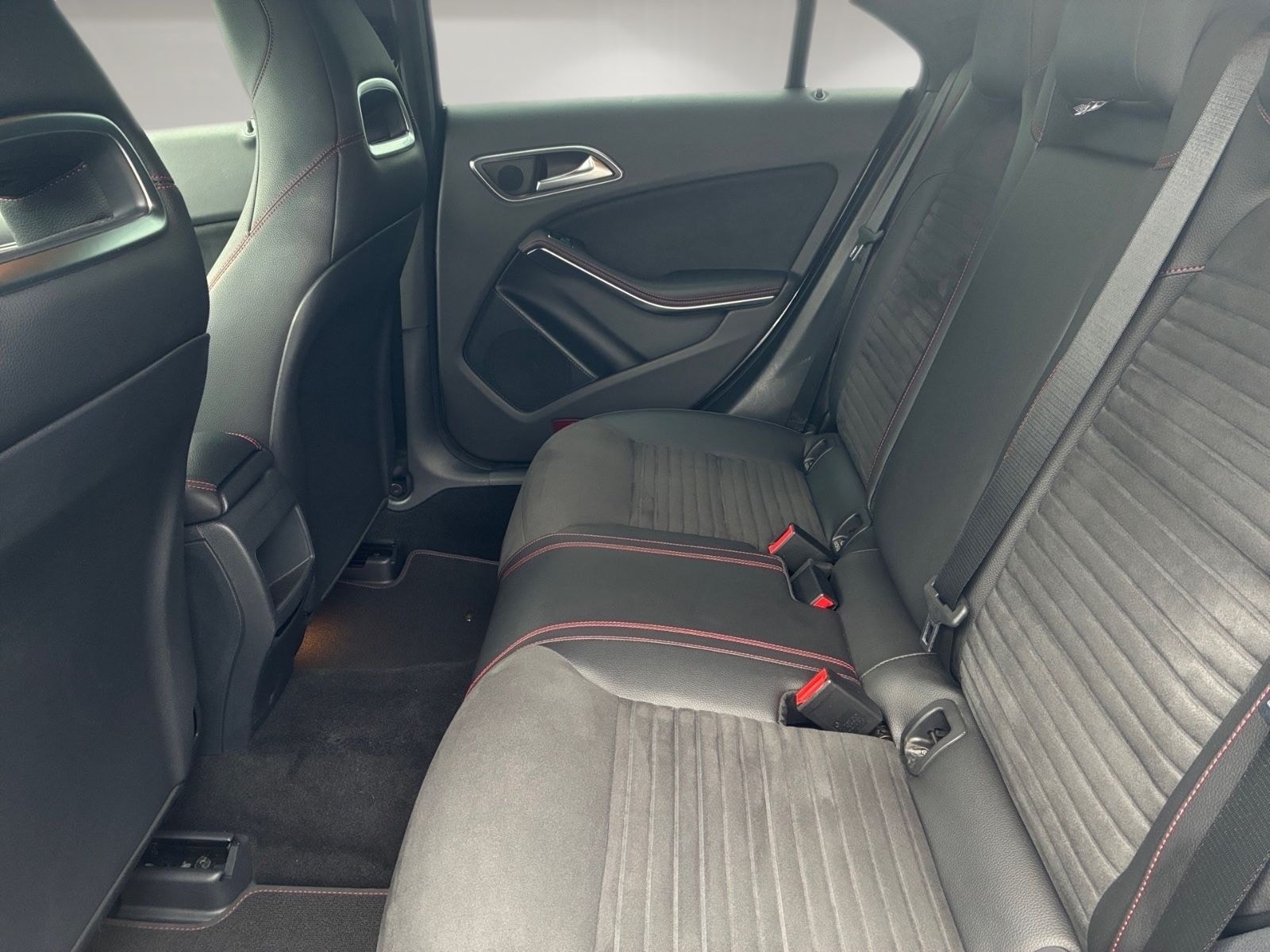 Mercedes-Benz CLA 250 AMG 1. Hd Ambiente*Navi*PDC*Sitzhzg*LED foto 9