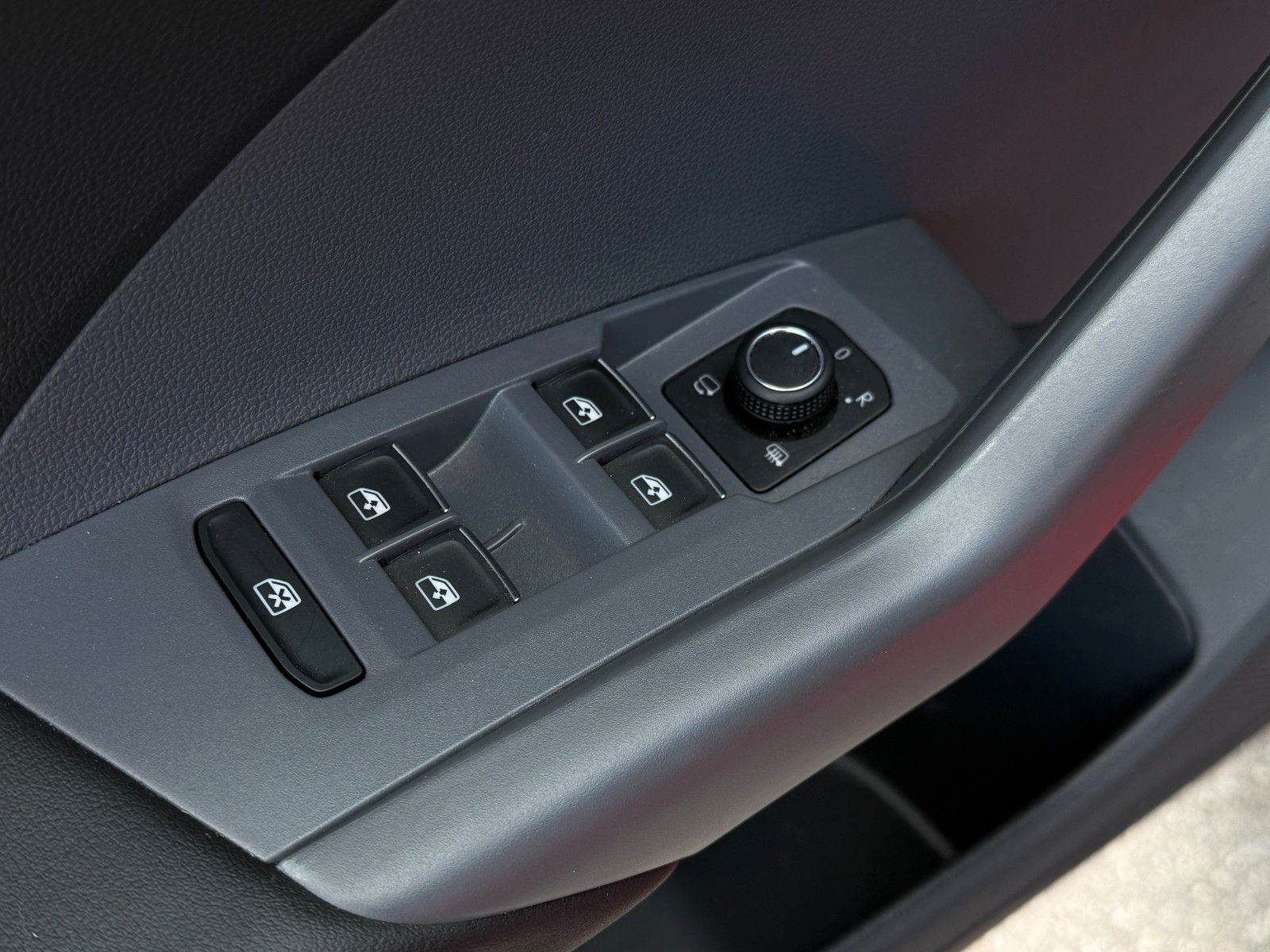 Volkswagen T-CROSS STYLE 1.5 TSI DSG ACC NAVI SHZ LED ASSIS foto 17