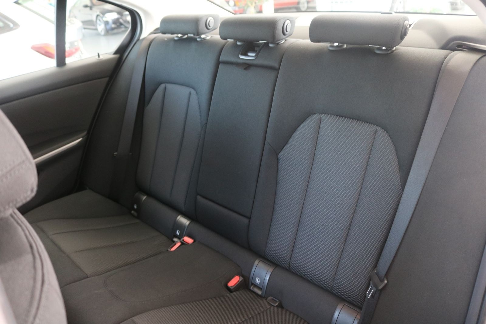 BMW 320i NP 61850, Driv.Ass. Prof., AHK, el.Sitze, H foto 5