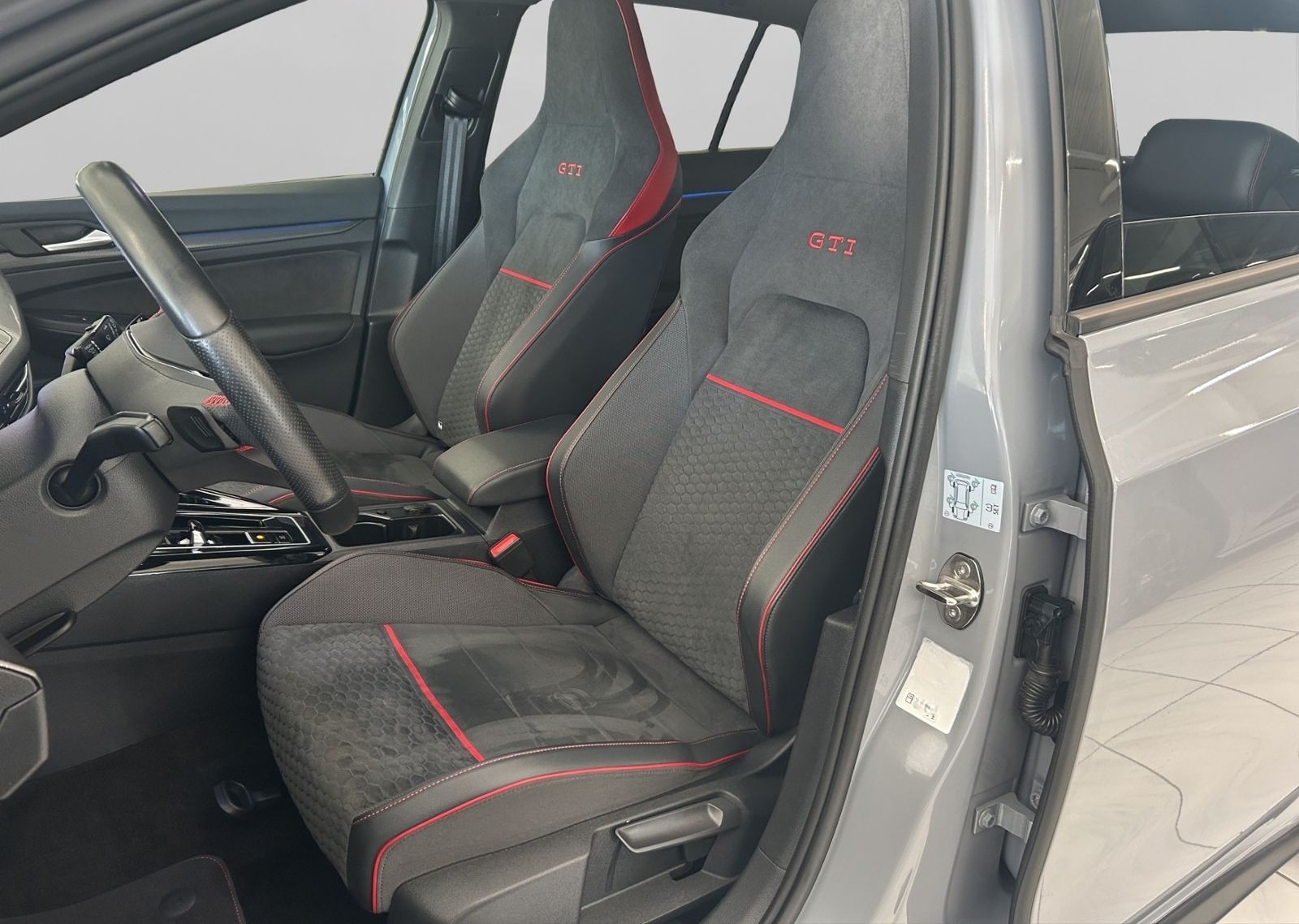 Volkswagen Golf VIII GTI Clubsport 2.0 TSI +DSG+BLACK+NAVI foto 12