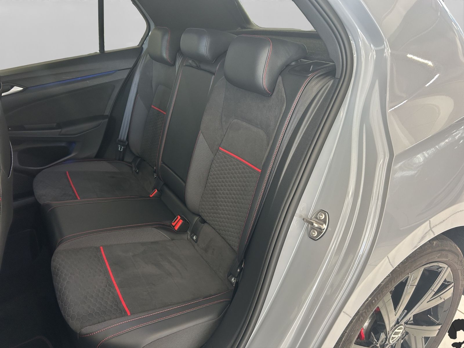 Volkswagen Golf VIII GTI Clubsport 2.0 TSI +DSG+BLACK+NAVI foto 13