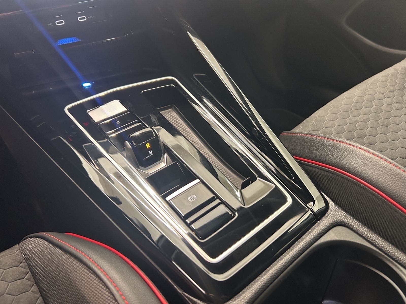 Volkswagen Golf VIII GTI Clubsport 2.0 TSI +DSG+BLACK+NAVI foto 19