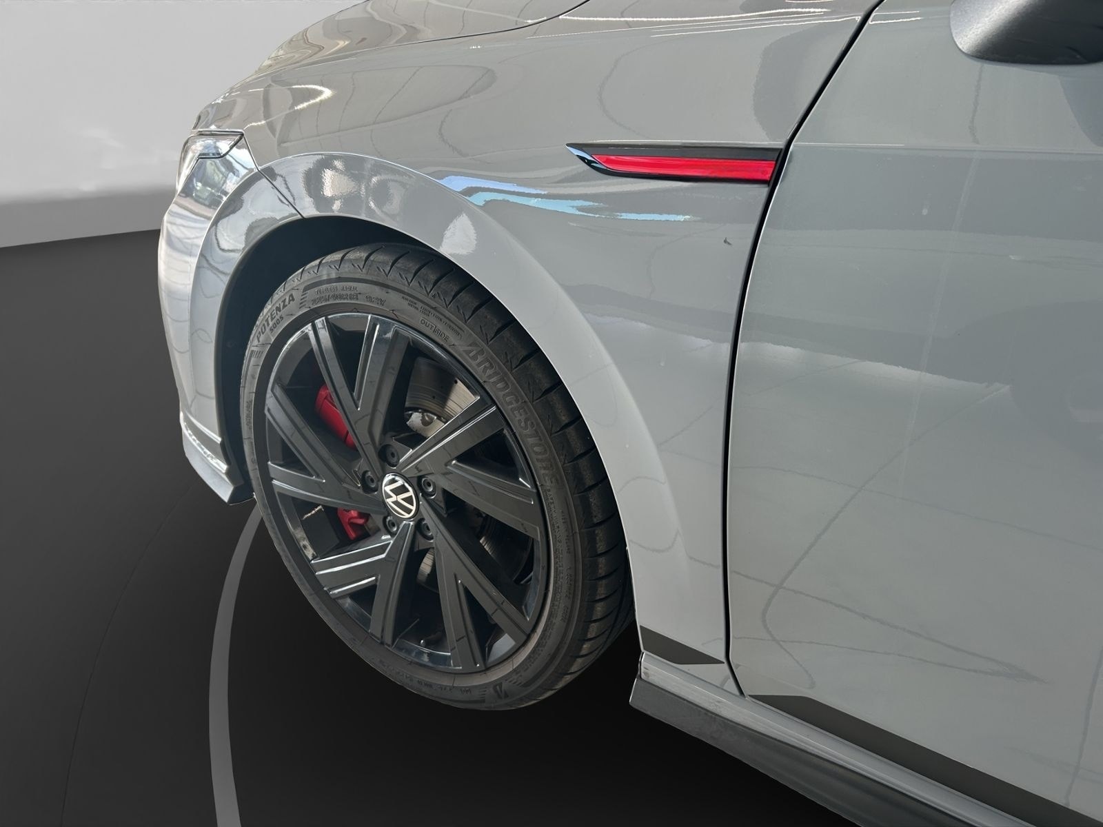 Volkswagen Golf VIII GTI Clubsport 2.0 TSI +DSG+BLACK+NAVI foto 8