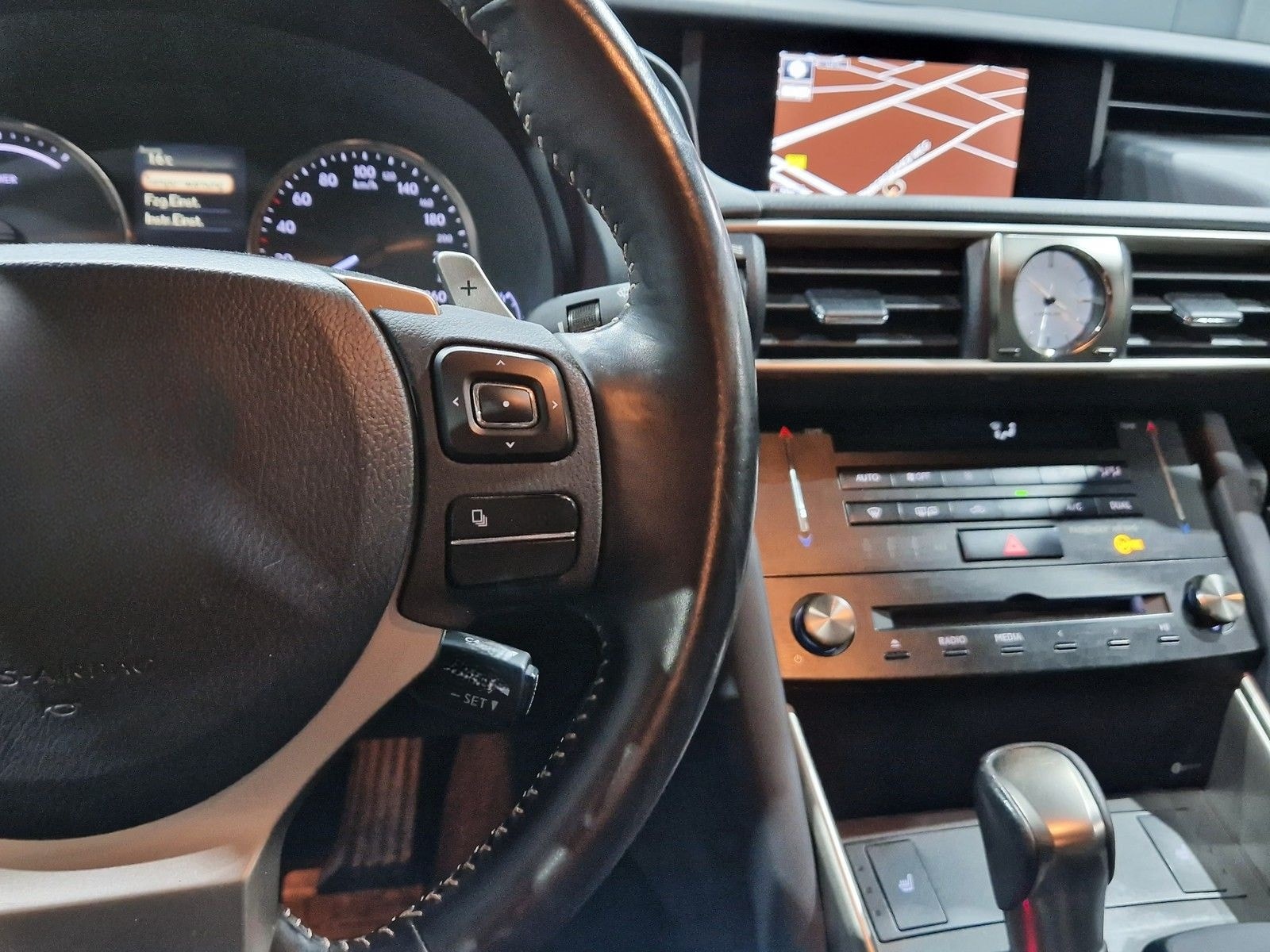 Lexus IS 300h Privilege |AUTOM|LEDER|LED|R-KAMERA|LM F foto 13