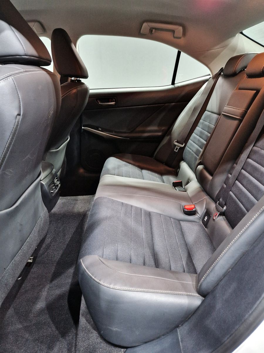 Lexus IS 300h Privilege |AUTOM|LEDER|LED|R-KAMERA|LM F foto 8