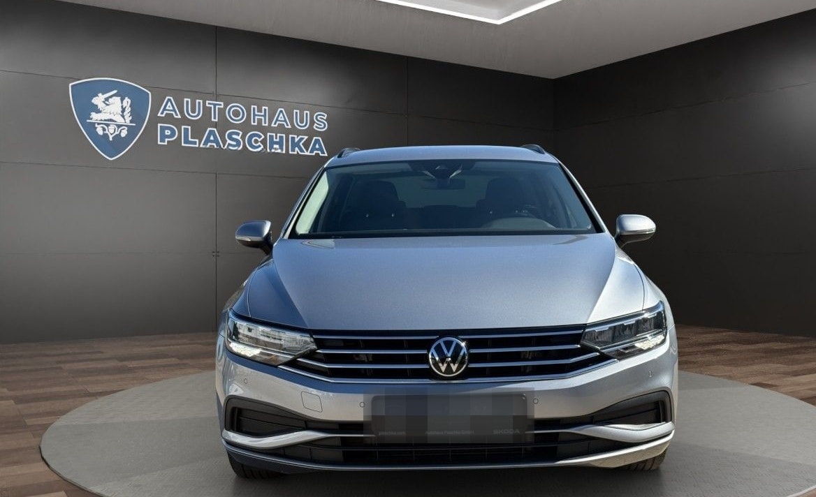 Volkswagen Passat Var. 1.5 TSI Basis AHK+KAMERA+NAVI+PDC foto 2