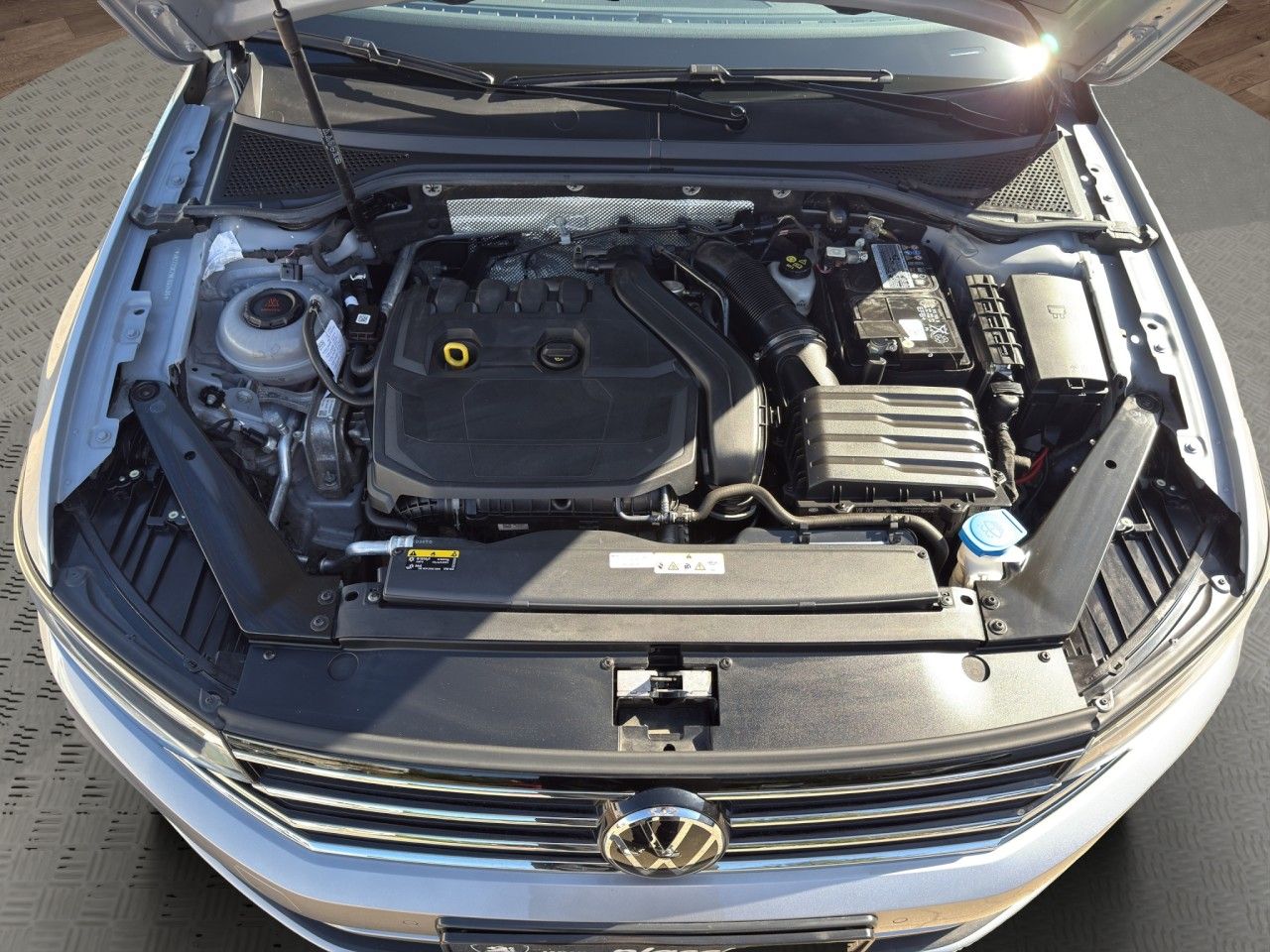 Volkswagen Passat Var. 1.5 TSI Basis AHK+KAMERA+NAVI+PDC foto 9