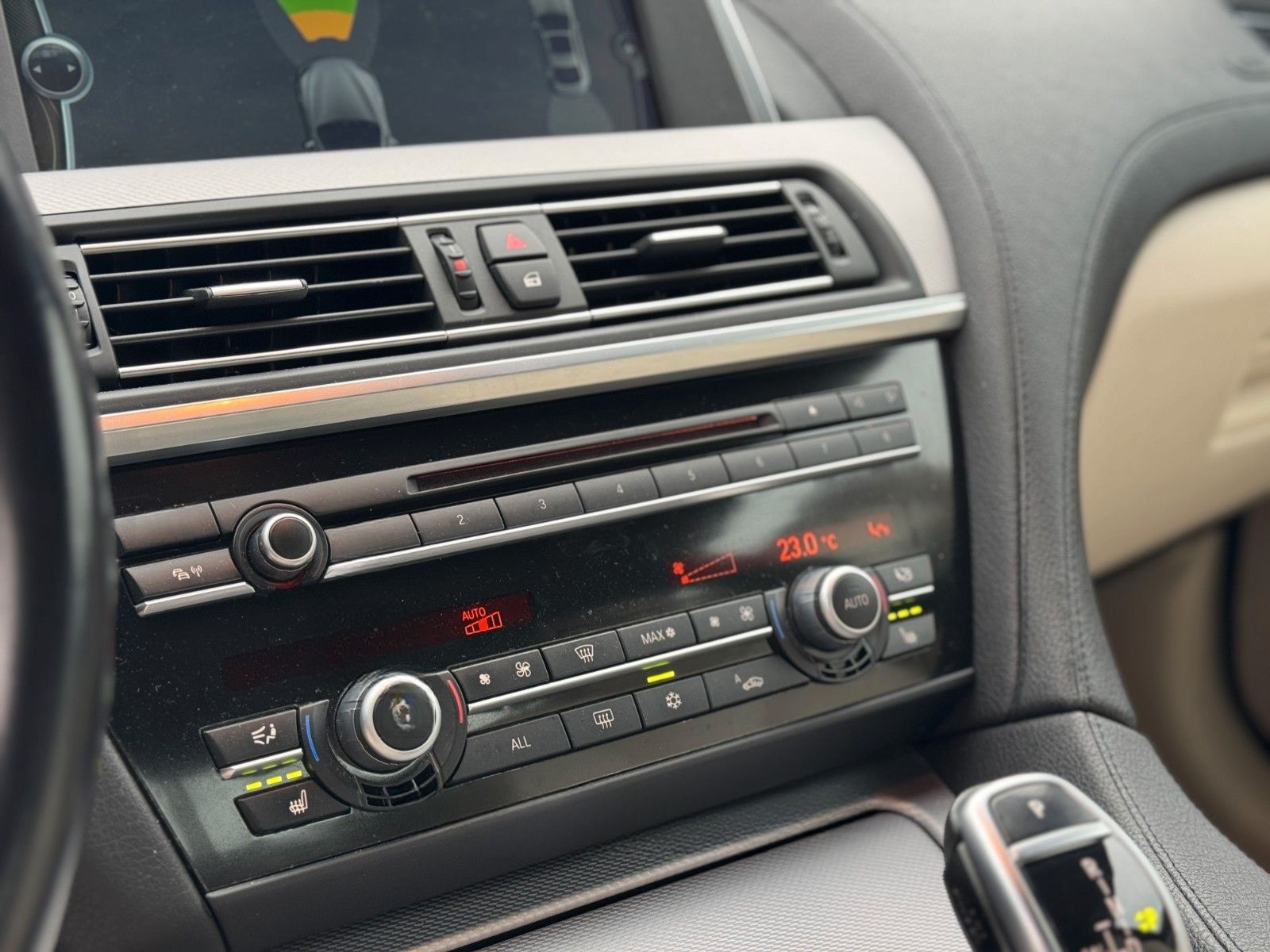 BMW 640i/Rentnerfahrzeug/Gepfl.Zustand/ M Sportpaket foto 16