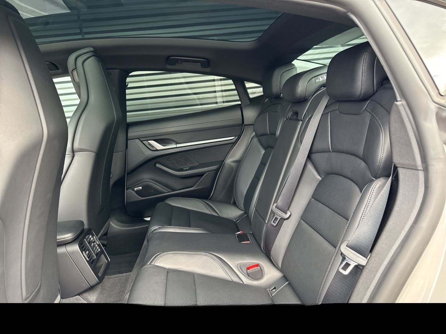 Porsche Taycan 4S Head-Up BOSE 20-Zoll Panoramadach foto 17