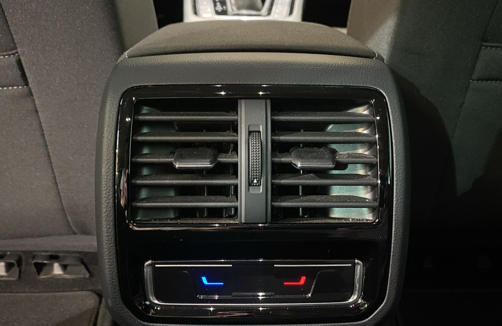 Volkswagen Passat Variant 2.0 TDI DSG Business / Navi LED A foto 11