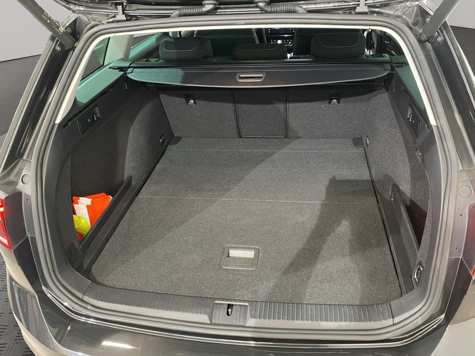 Volkswagen Passat Variant 2.0 TDI DSG Business / Navi LED A foto 12