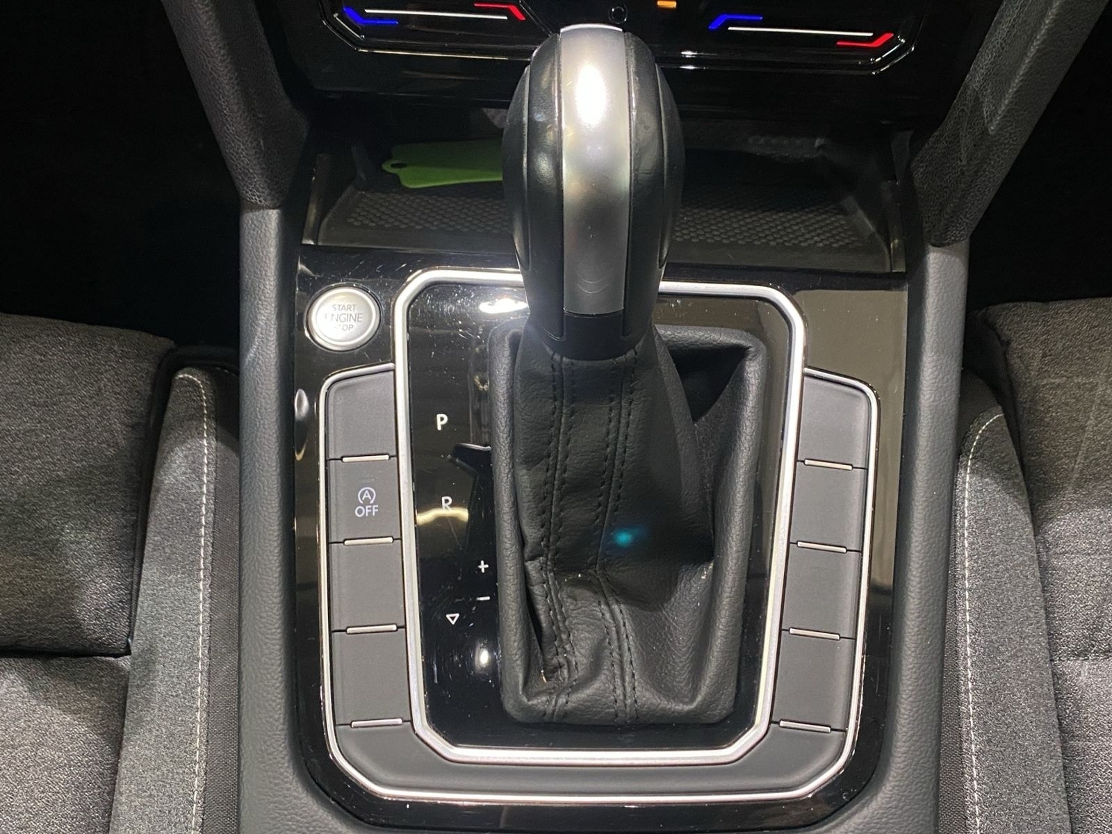 Volkswagen Passat Variant 2.0 TDI DSG Business / Navi LED A foto 8