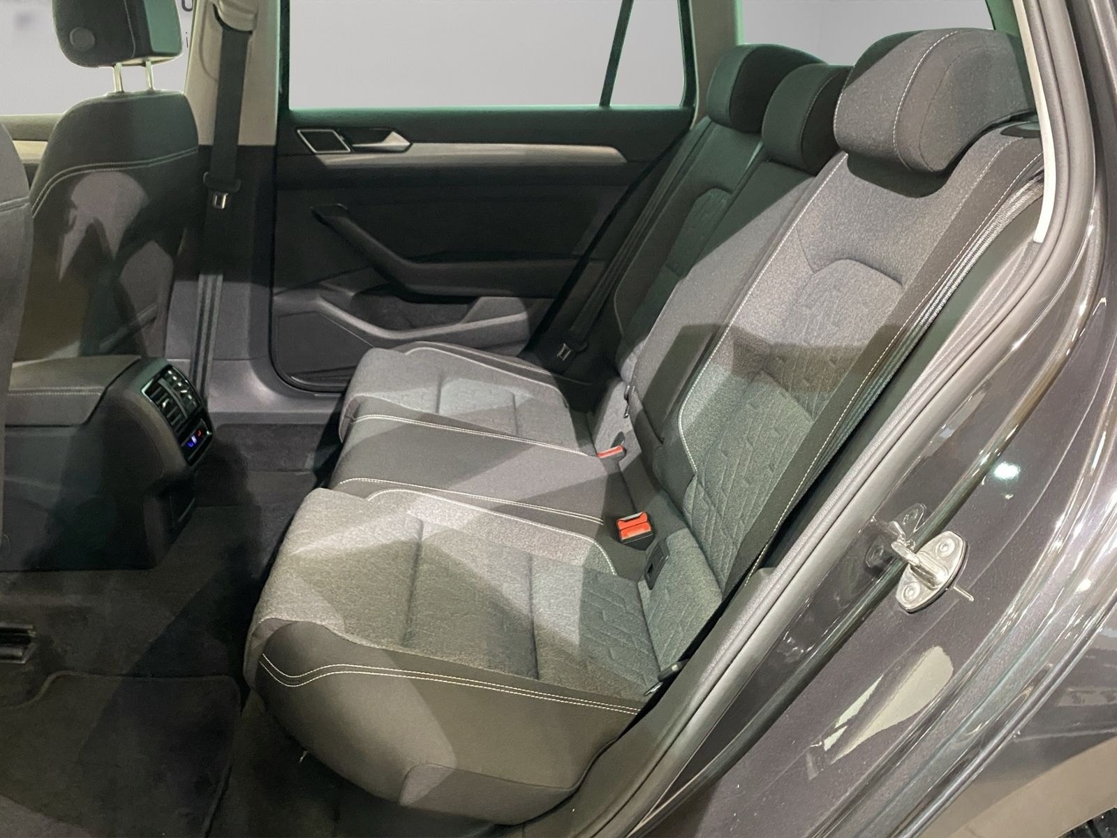 Volkswagen Passat Variant 2.0 TDI DSG Business / Navi LED A foto 9